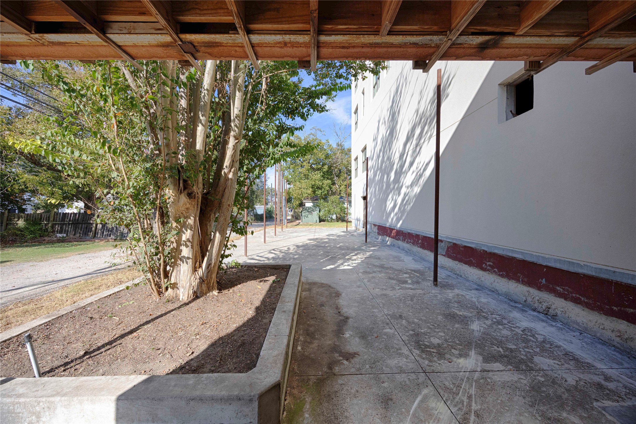 main property photo 24