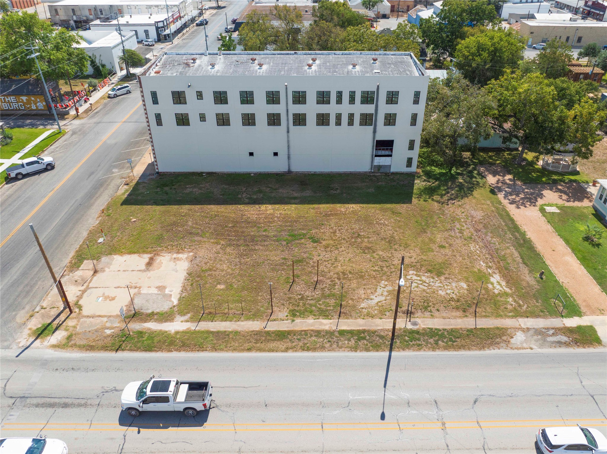 main property photo 9