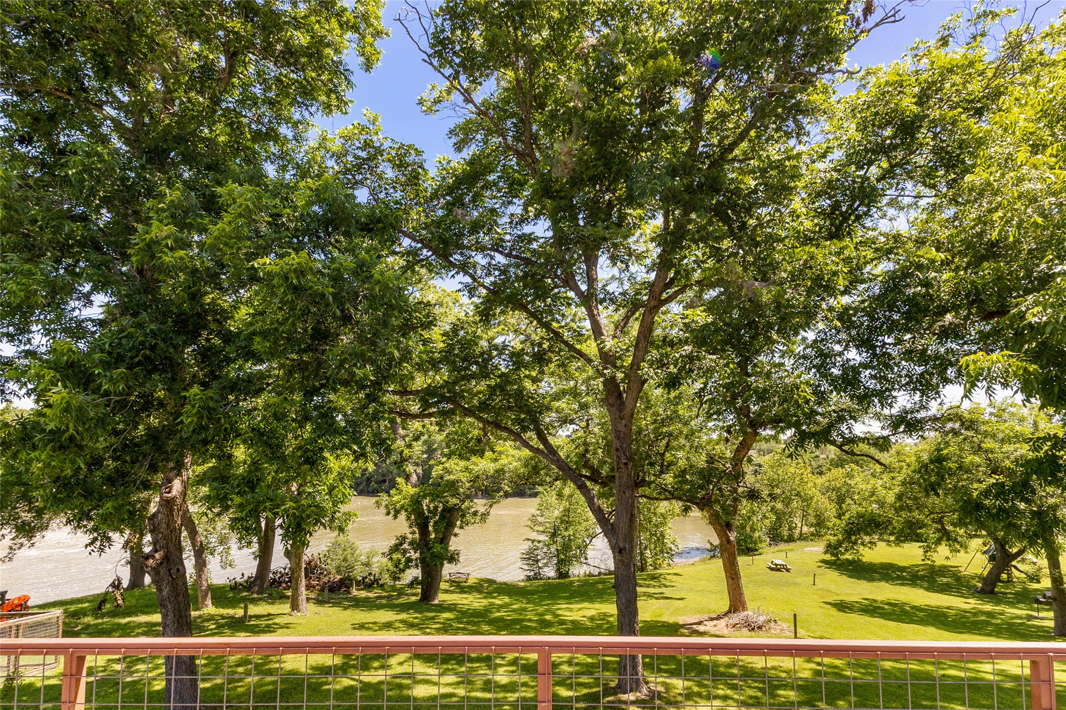 main property photo 33