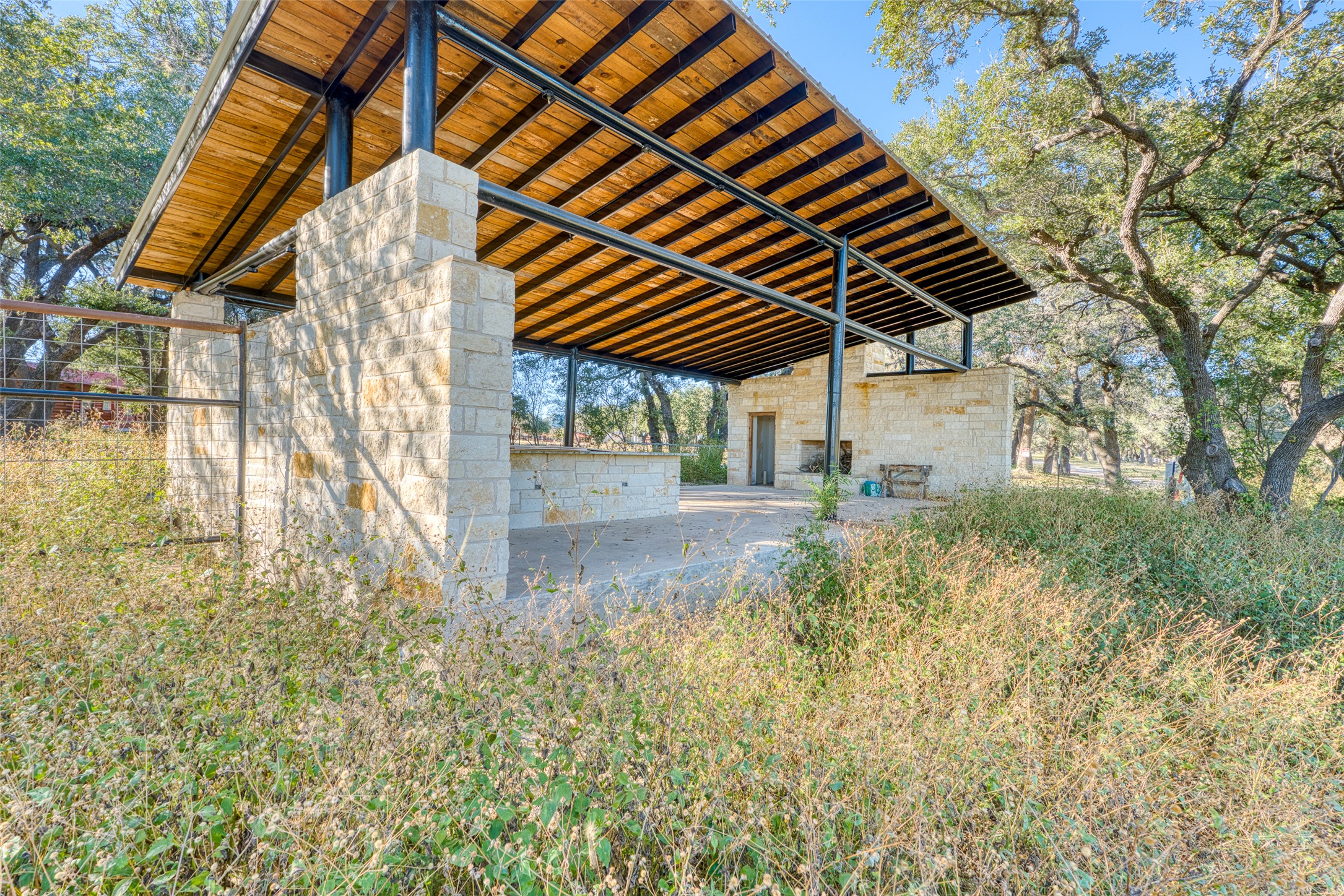 main property photo 33