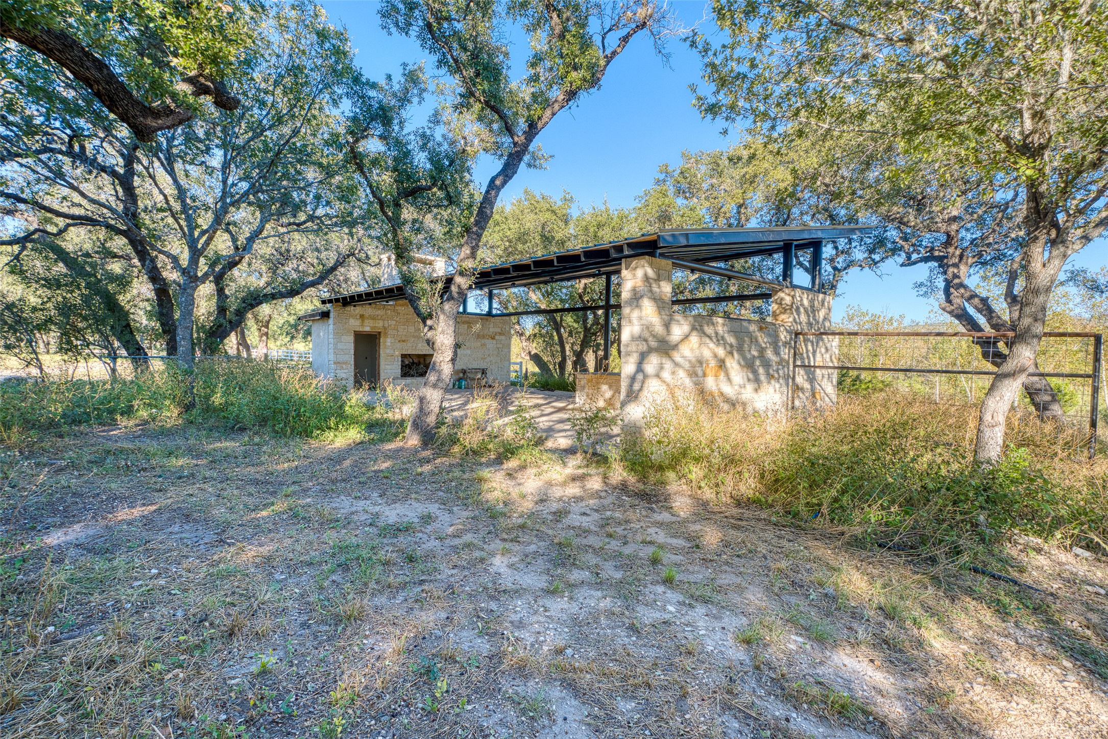main property photo 34