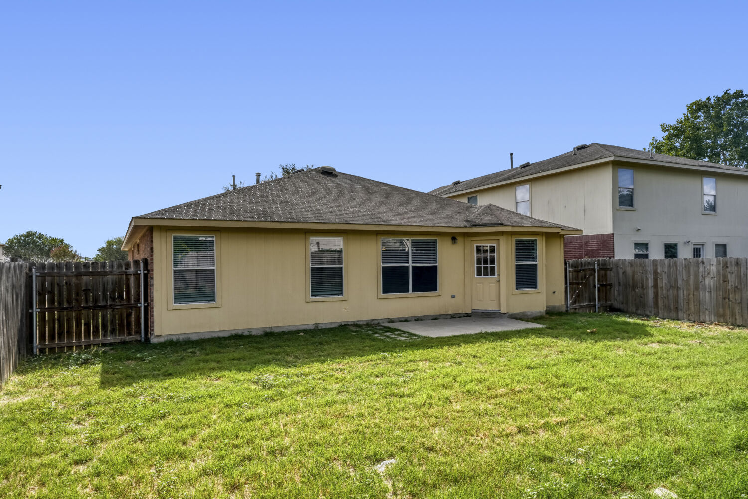 main property photo 28