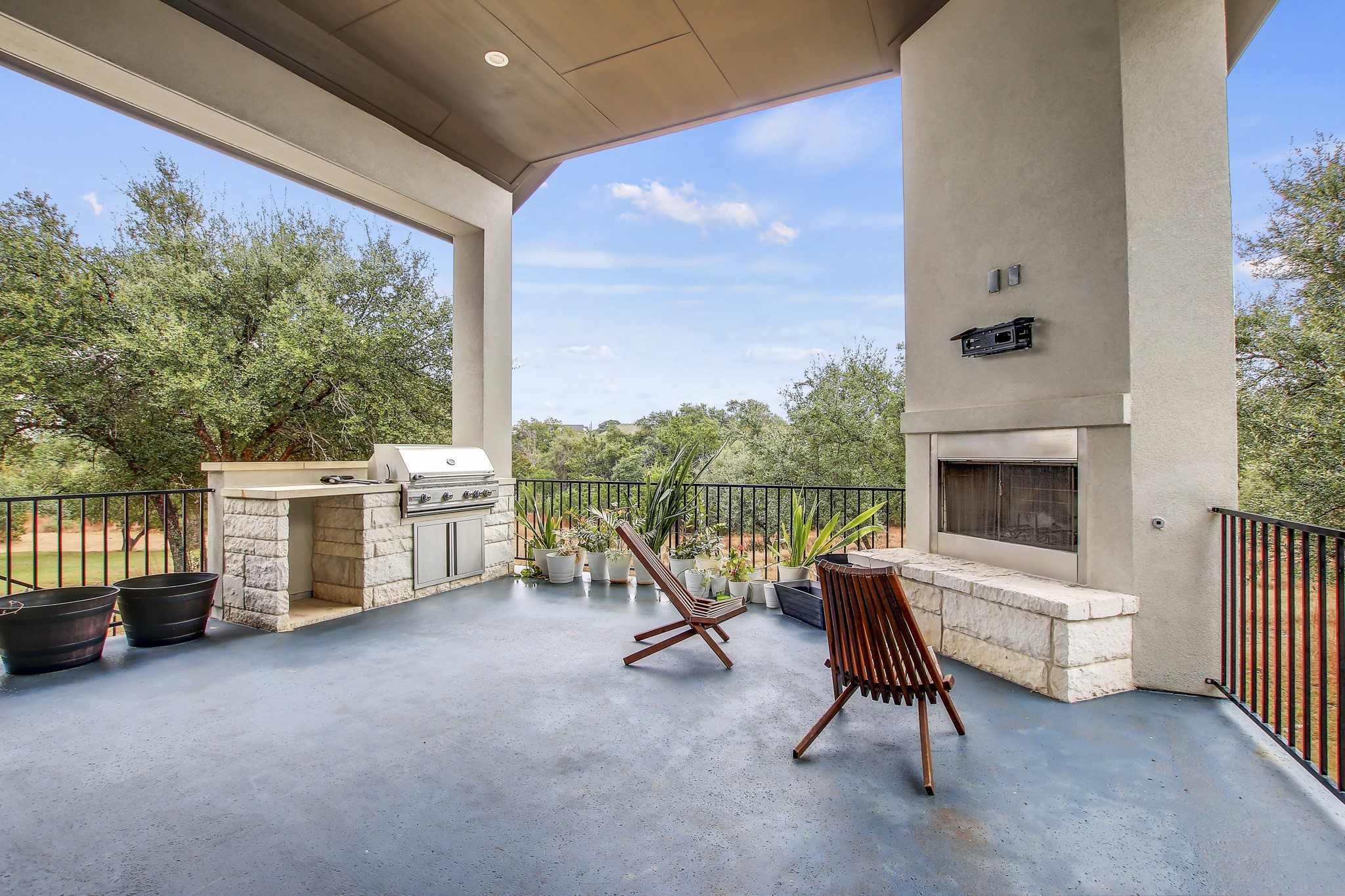 main property photo 36