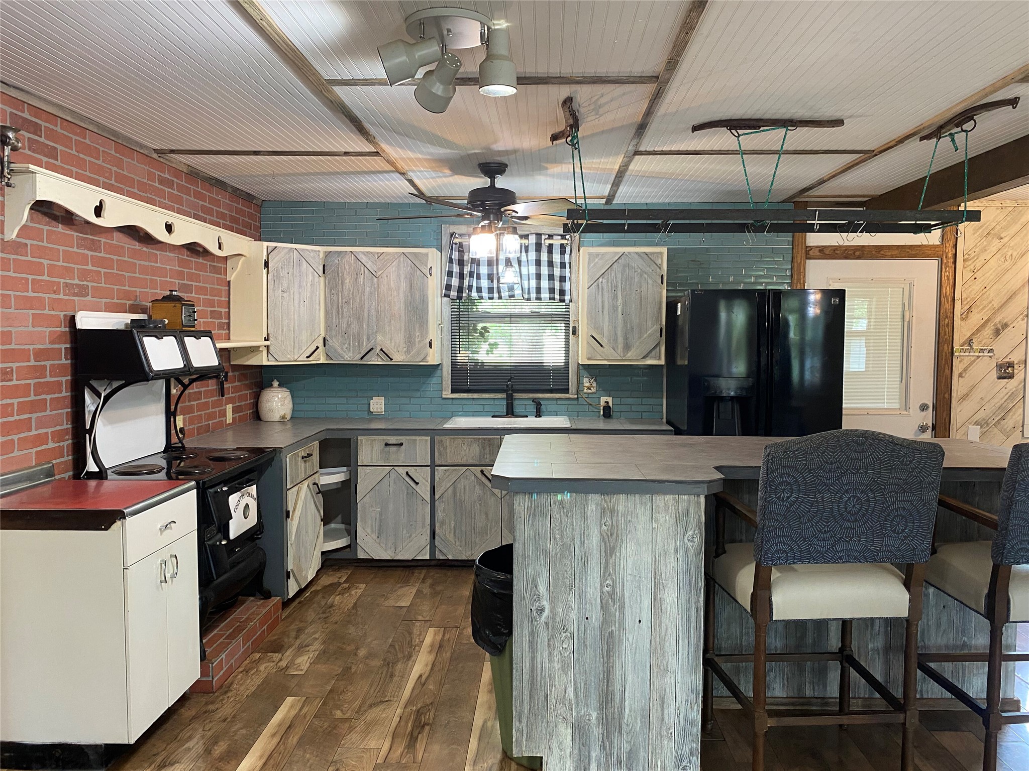main property photo 18