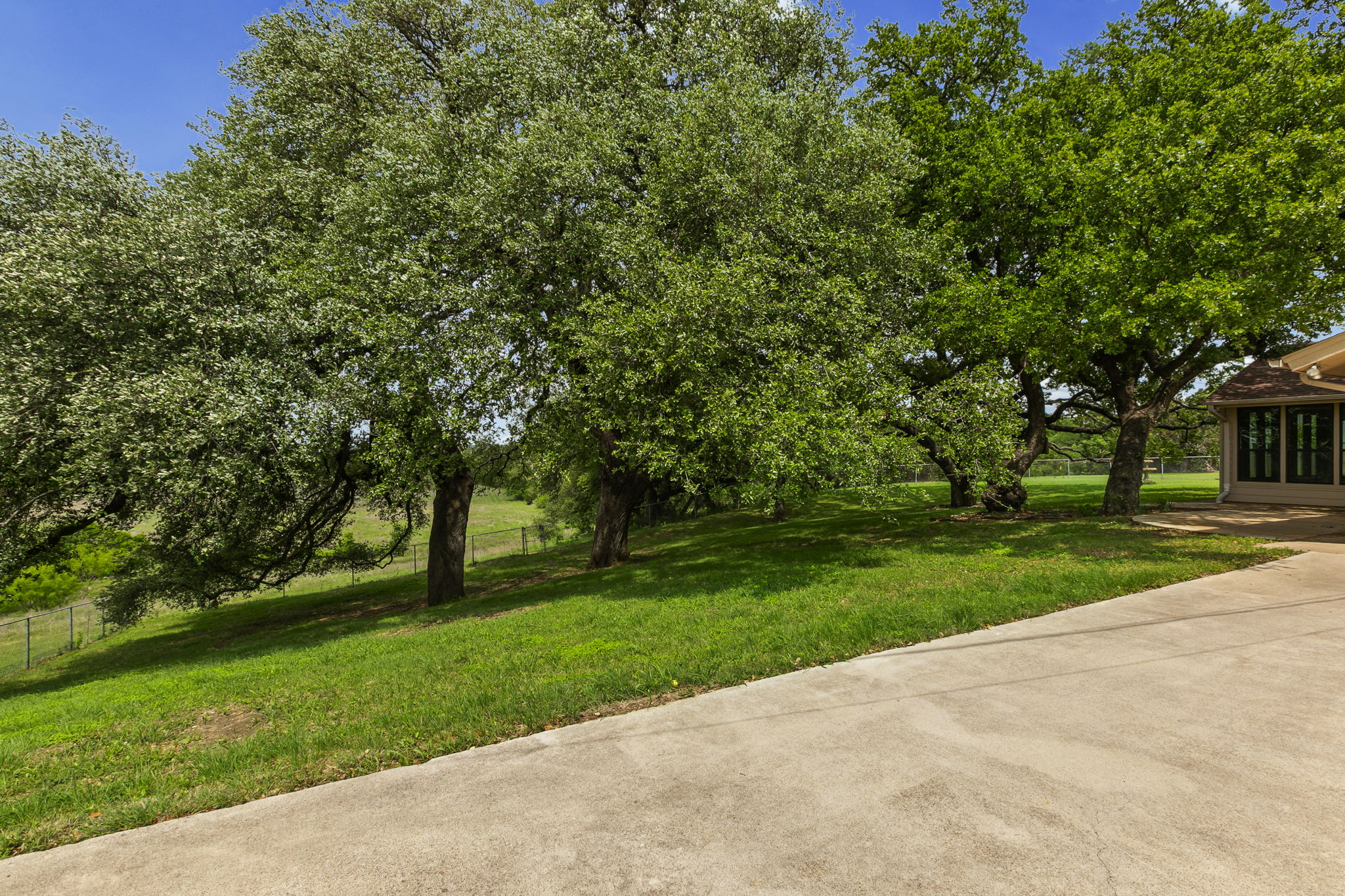 main property photo 27