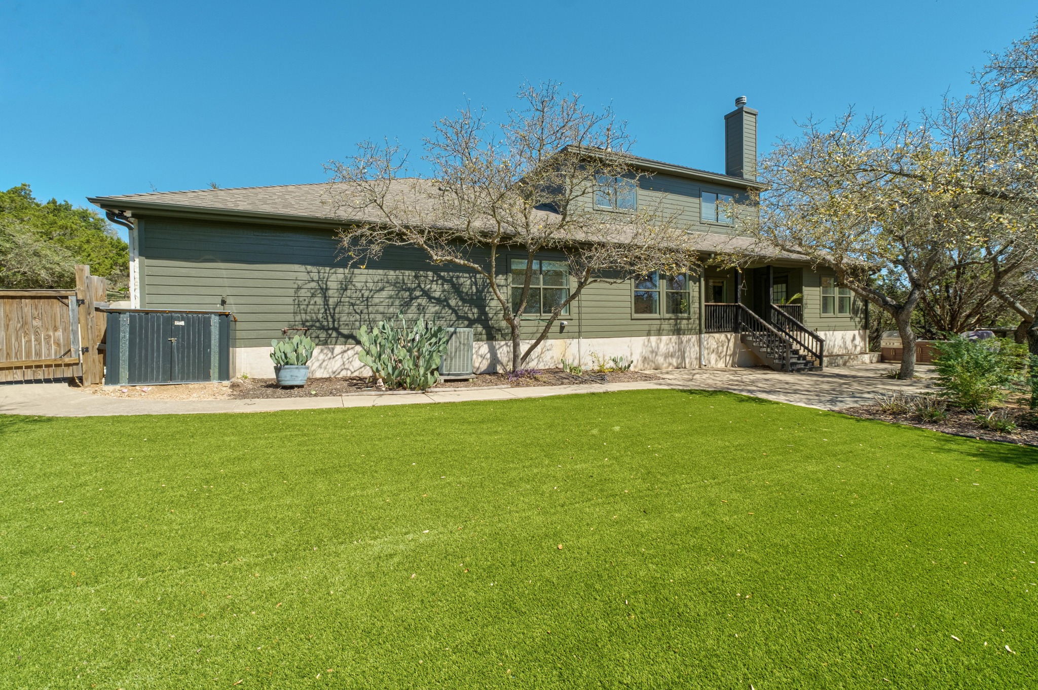 main property photo 28