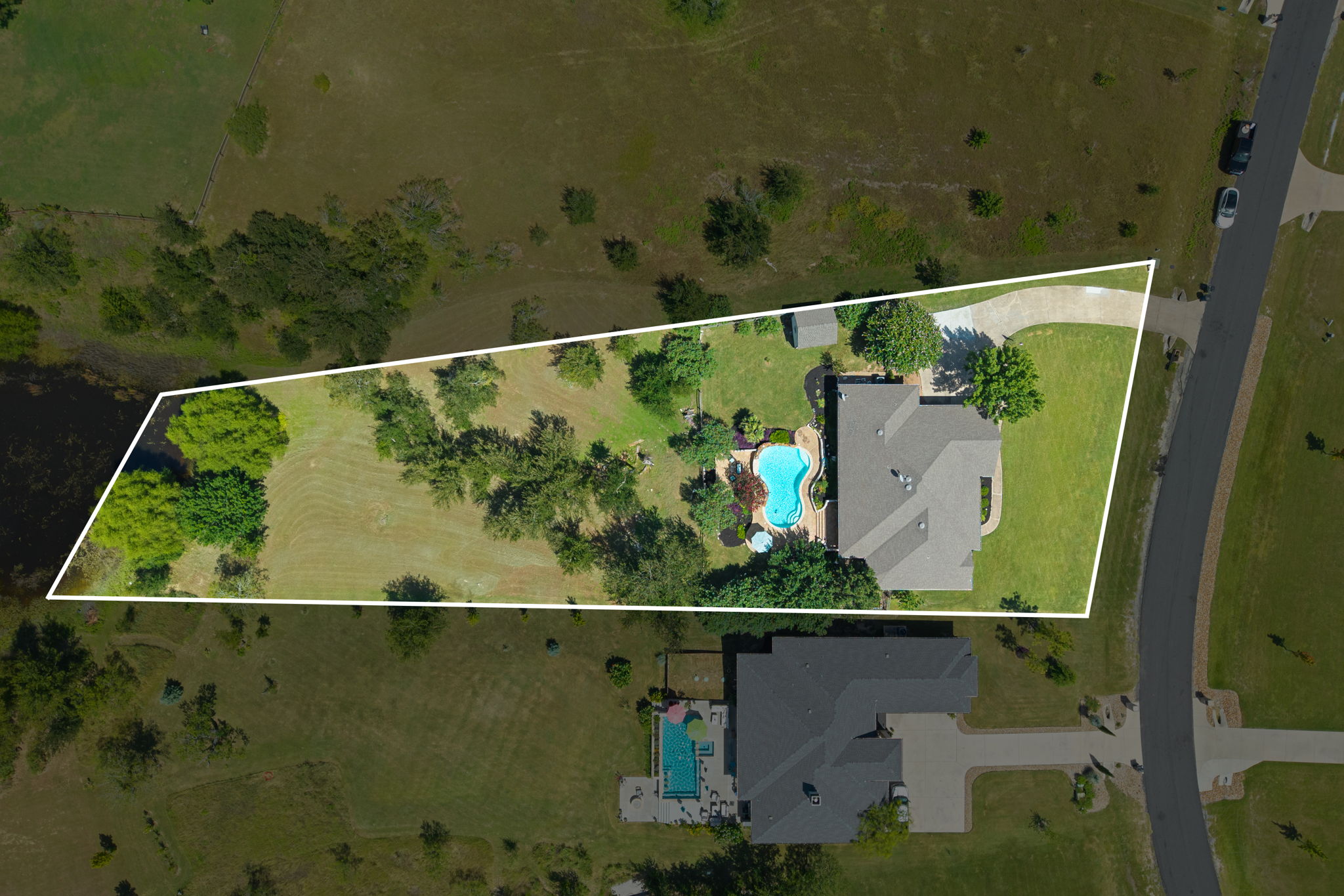 main property photo 36