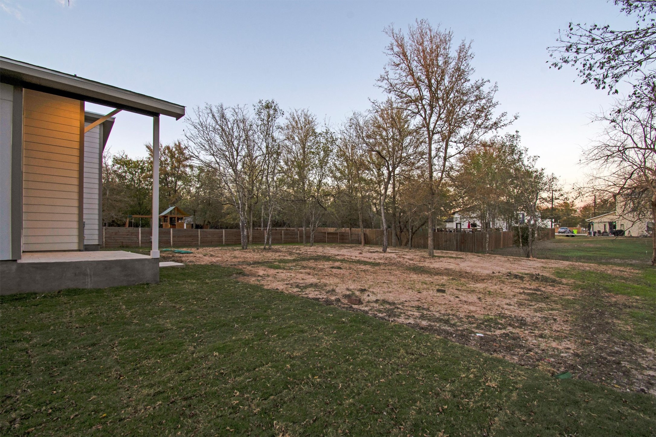 main property photo 33
