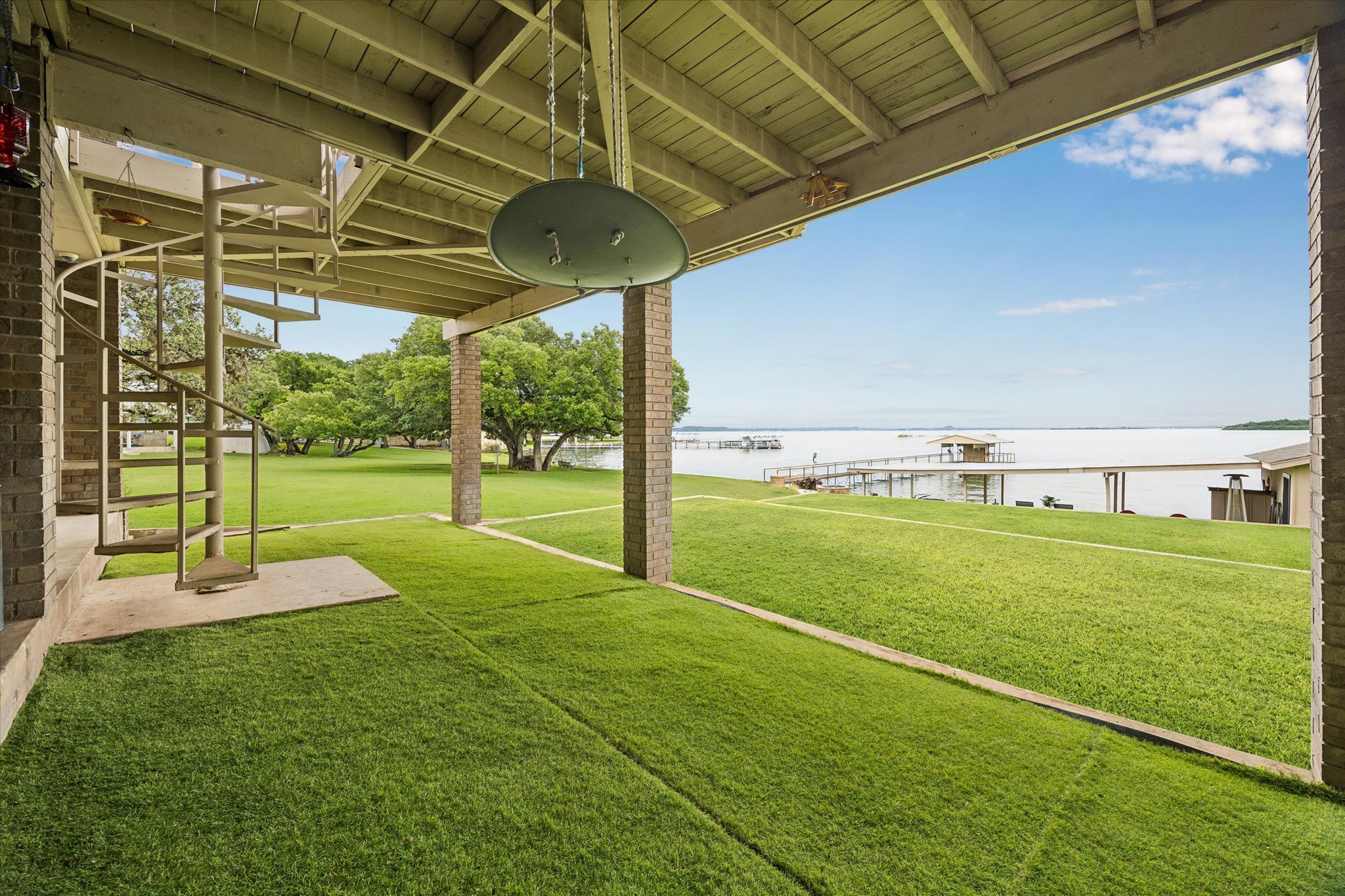 main property photo 27