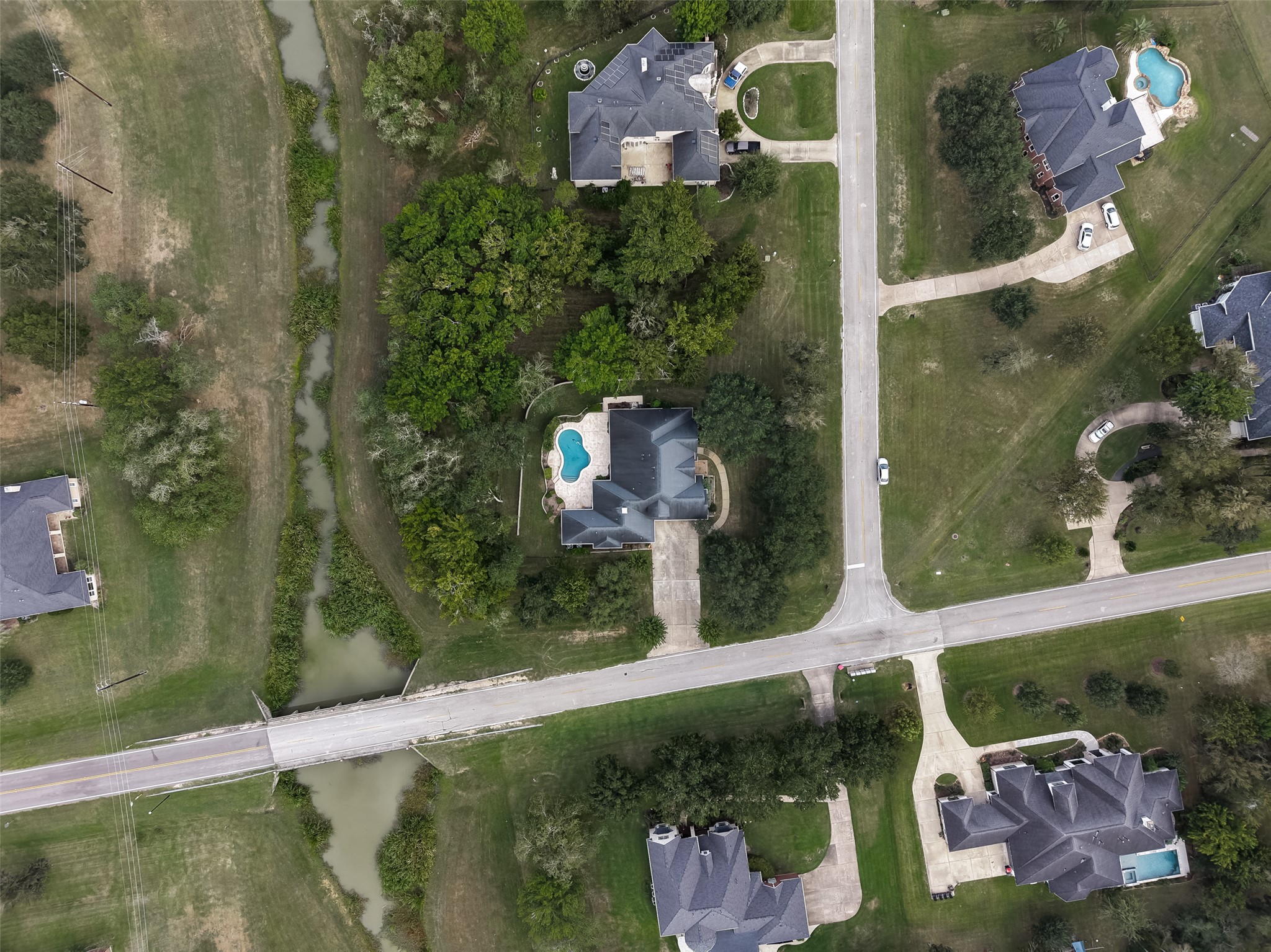main property photo 37