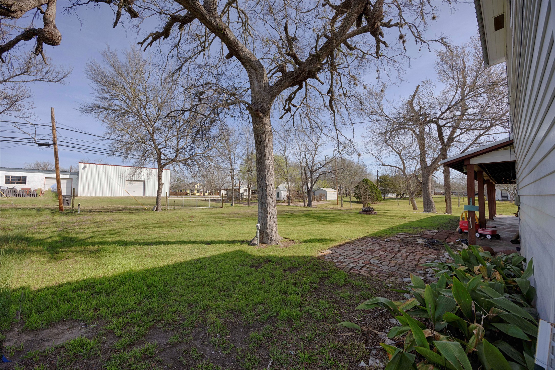 main property photo 20