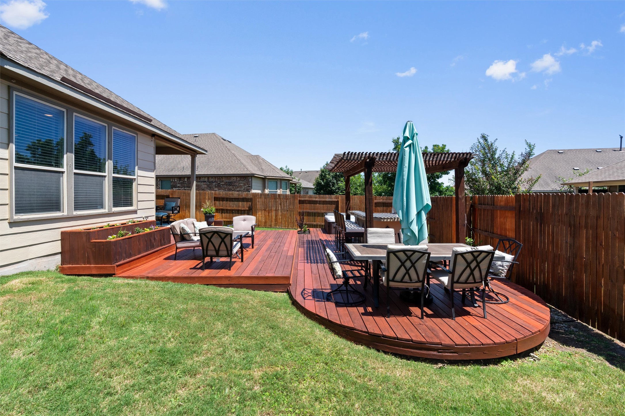 main property photo 23