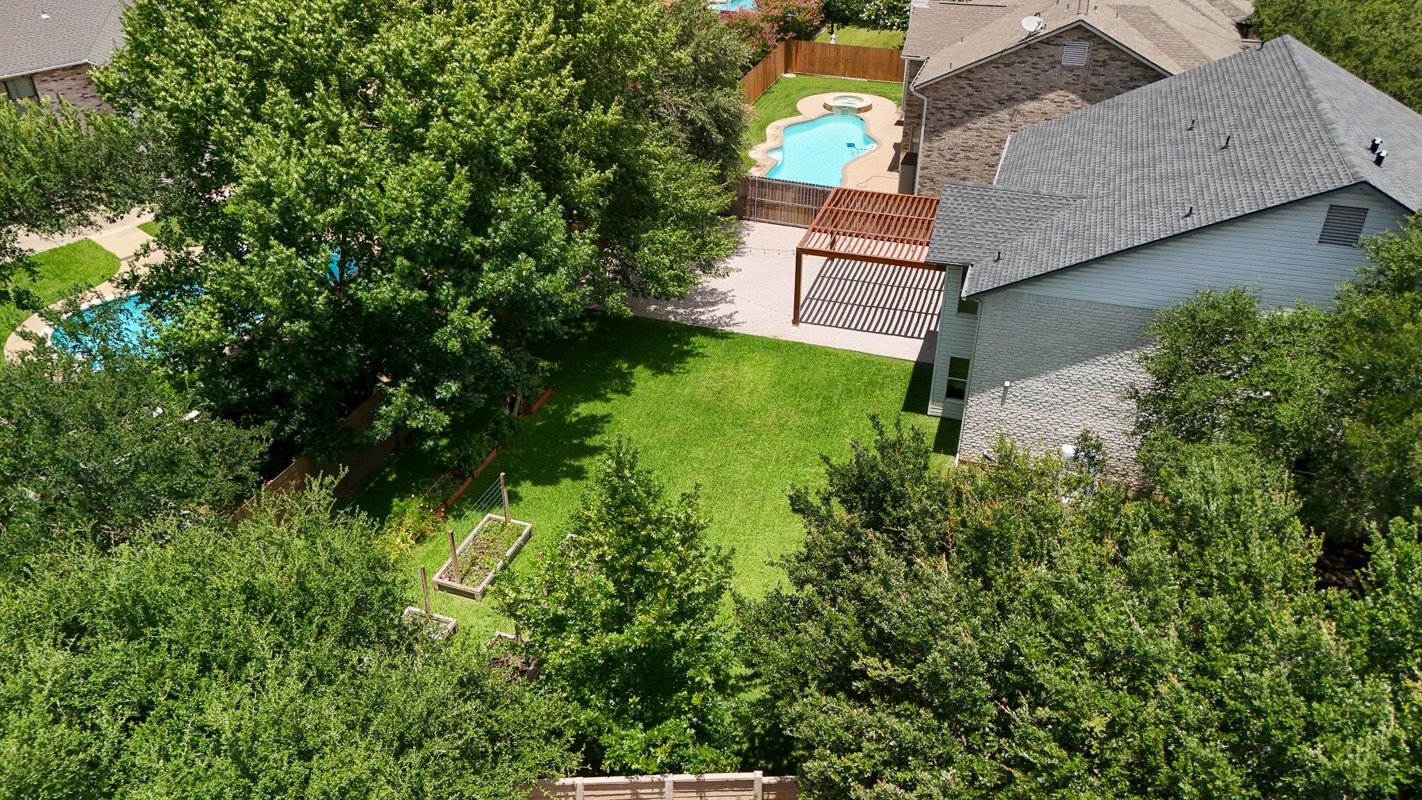 main property photo 39