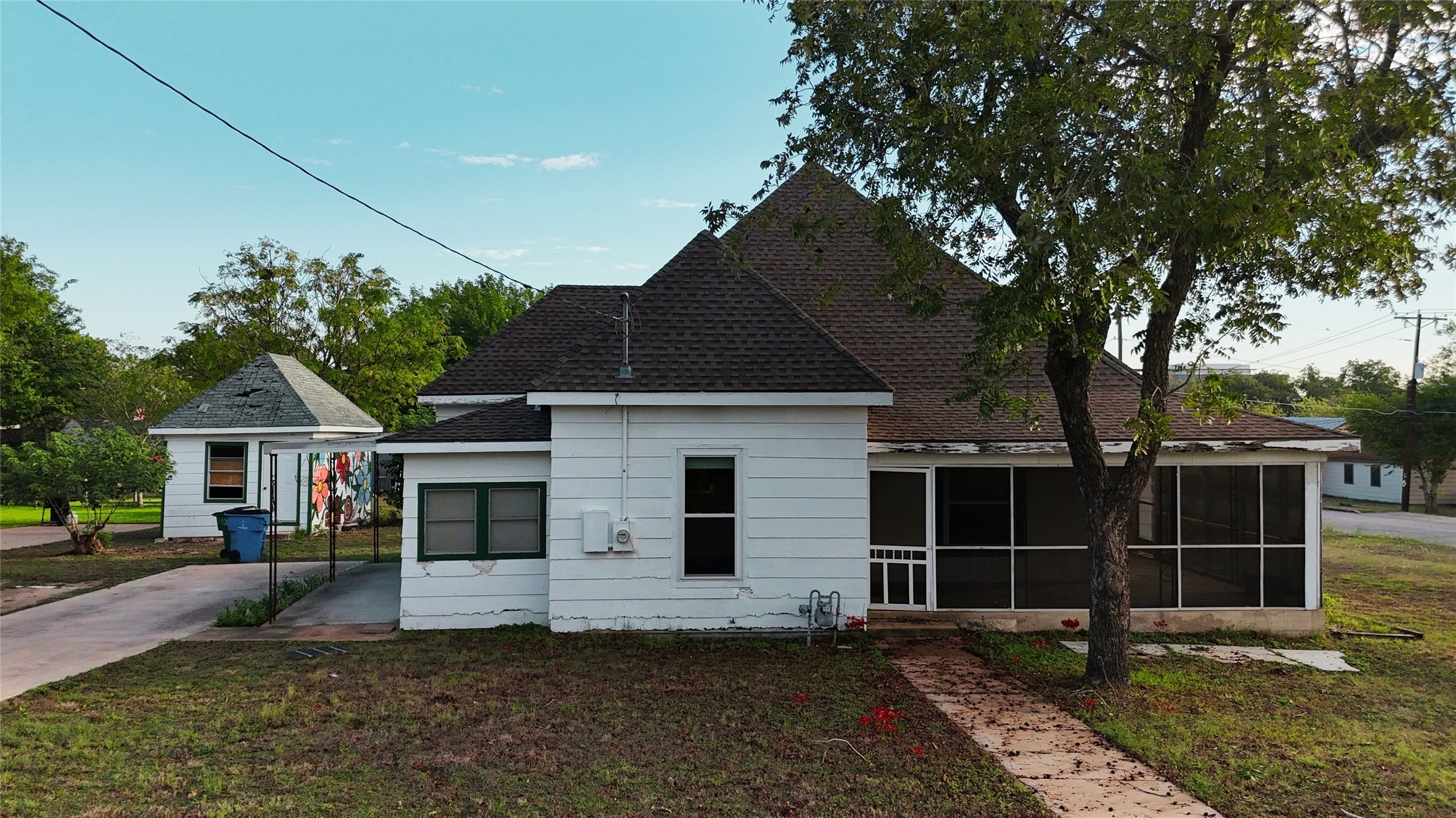 main property photo 6