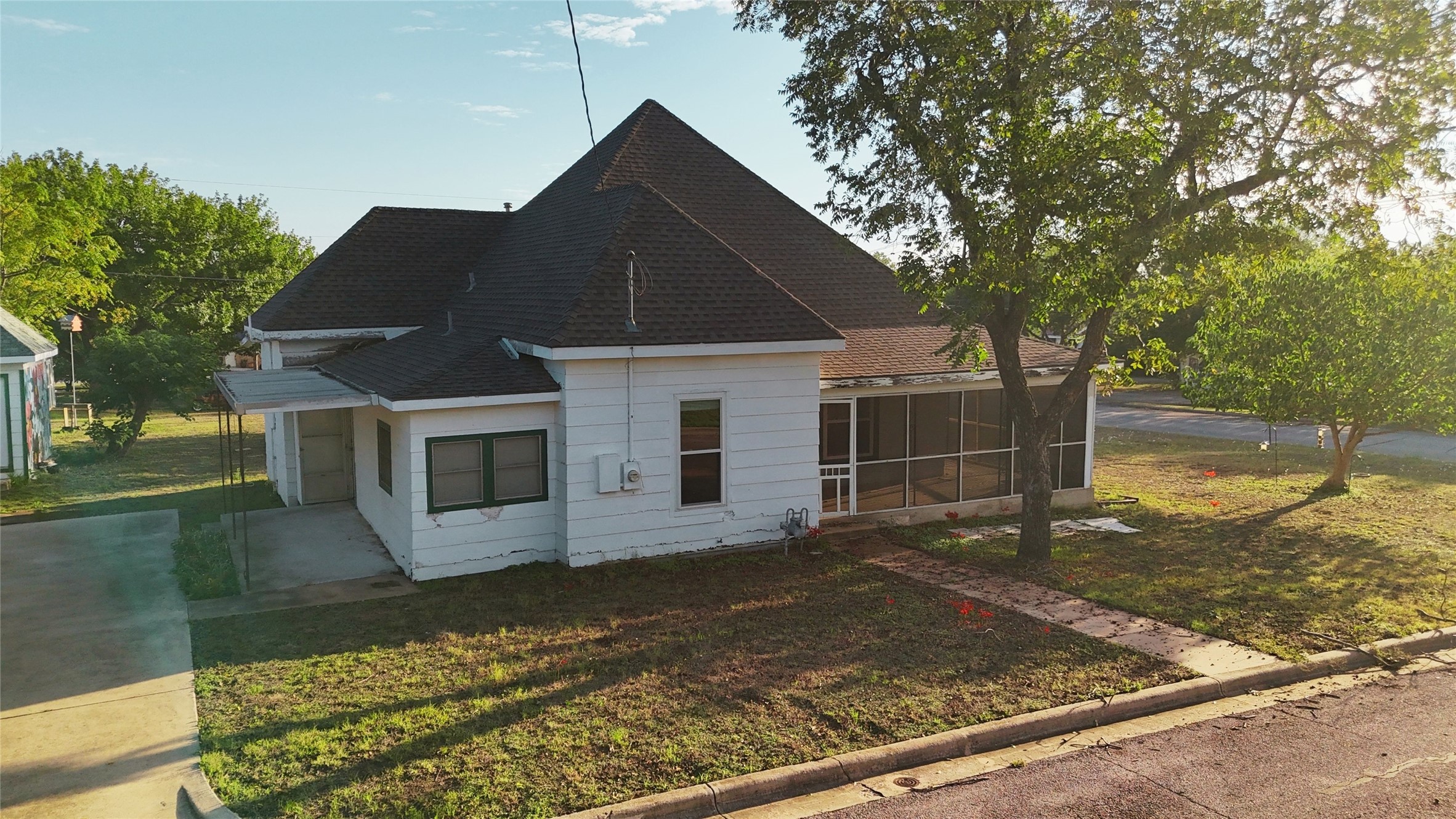 main property photo 9