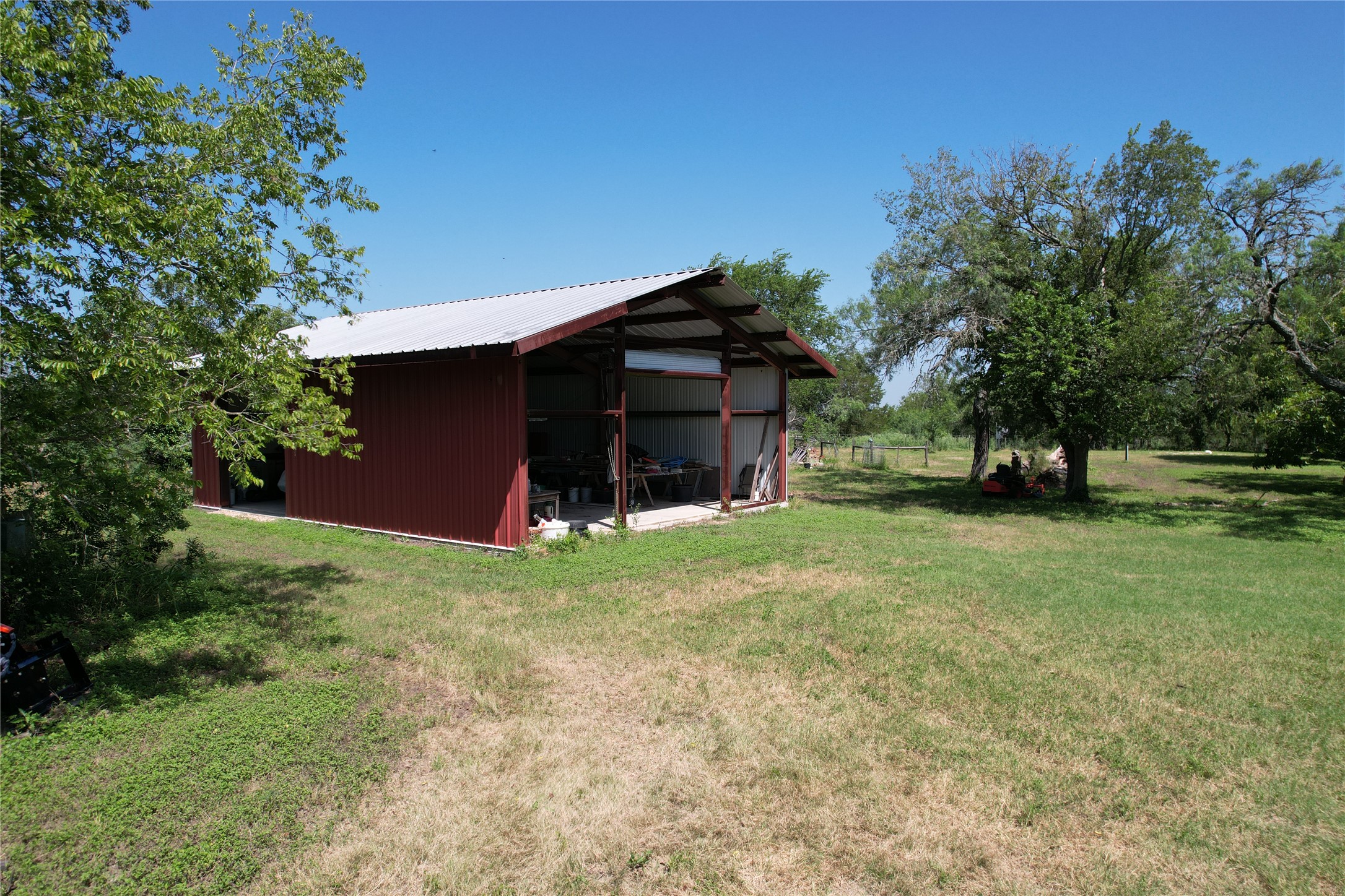 main property photo 11
