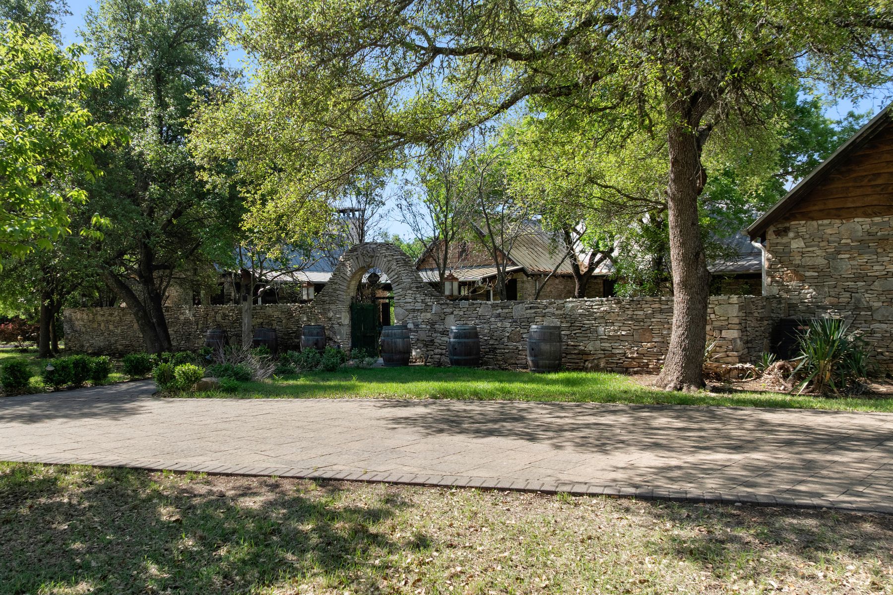main property photo 18