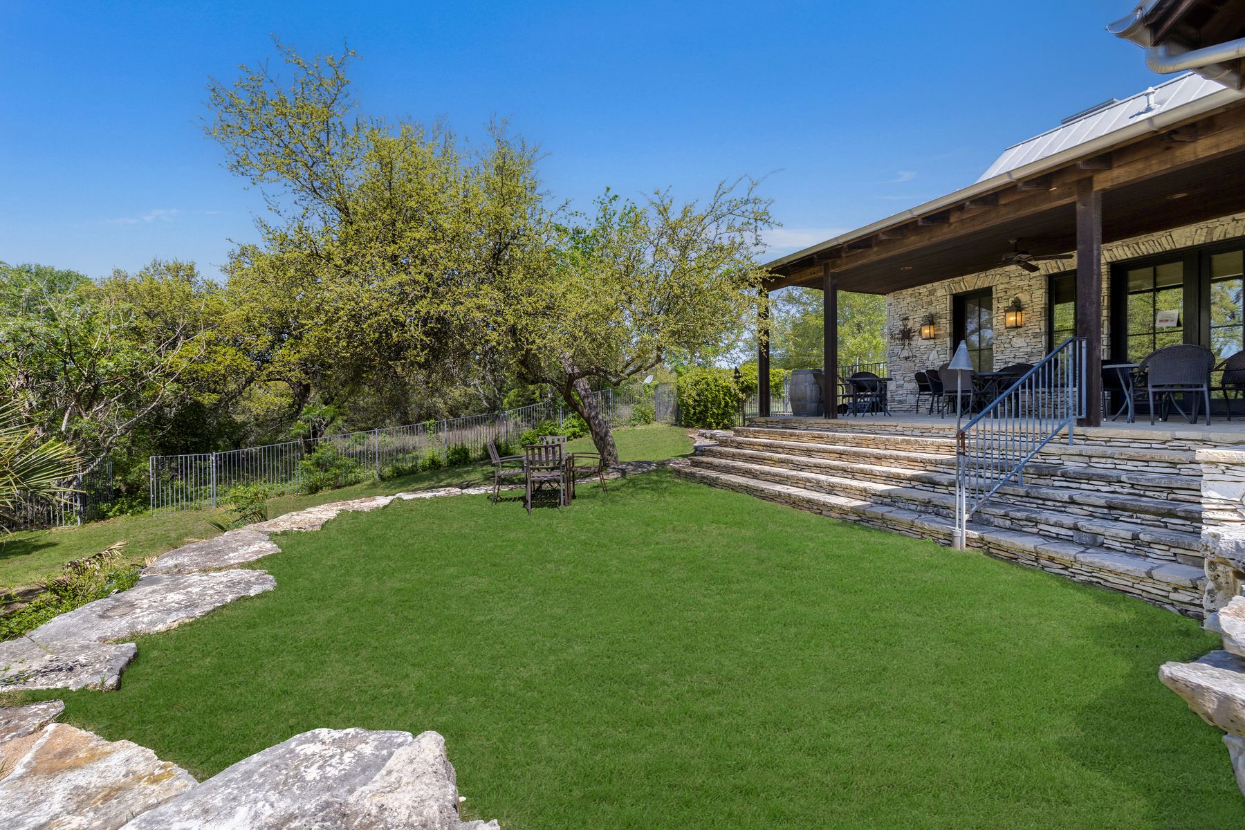 main property photo 23