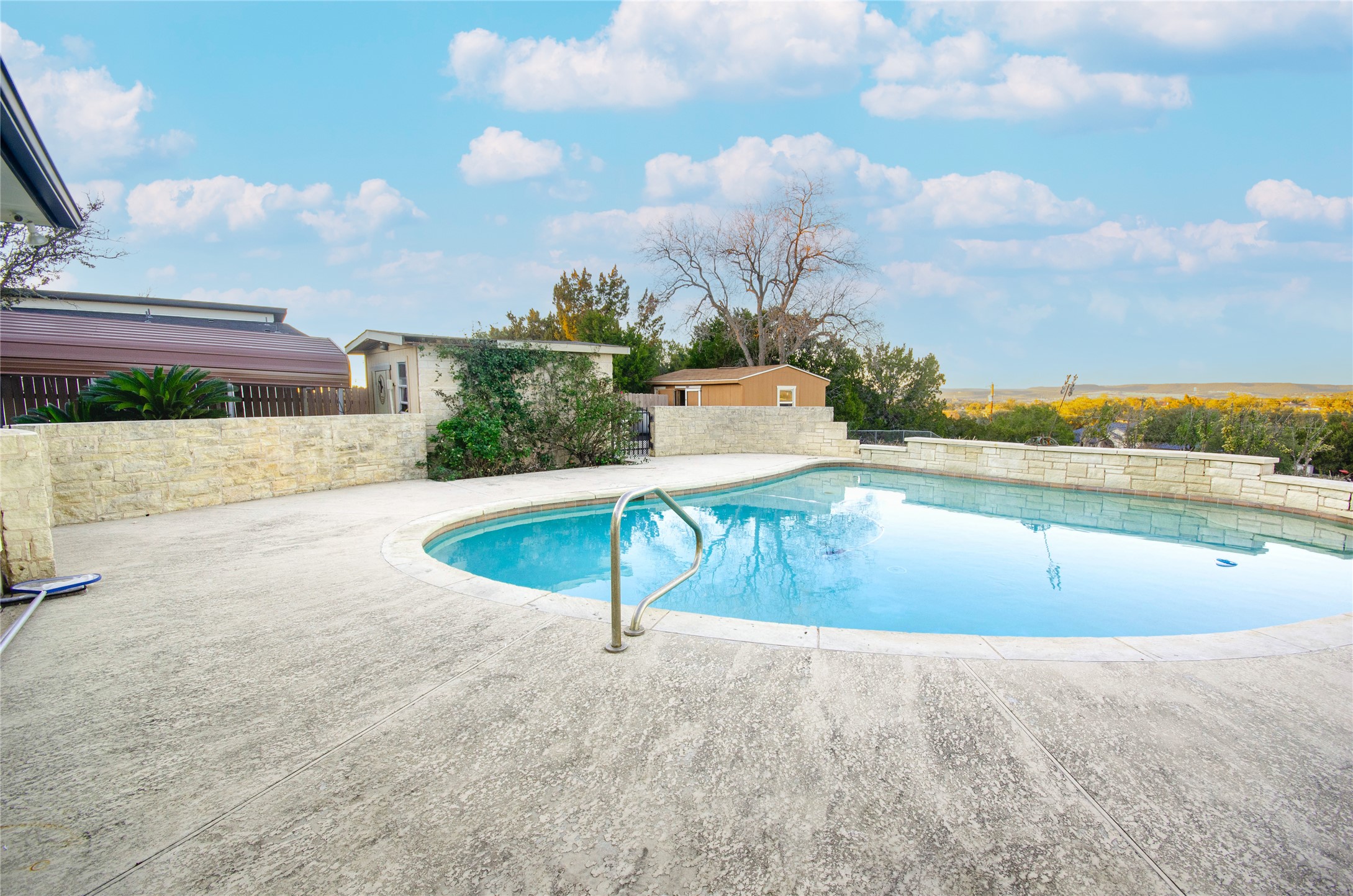 main property photo 17