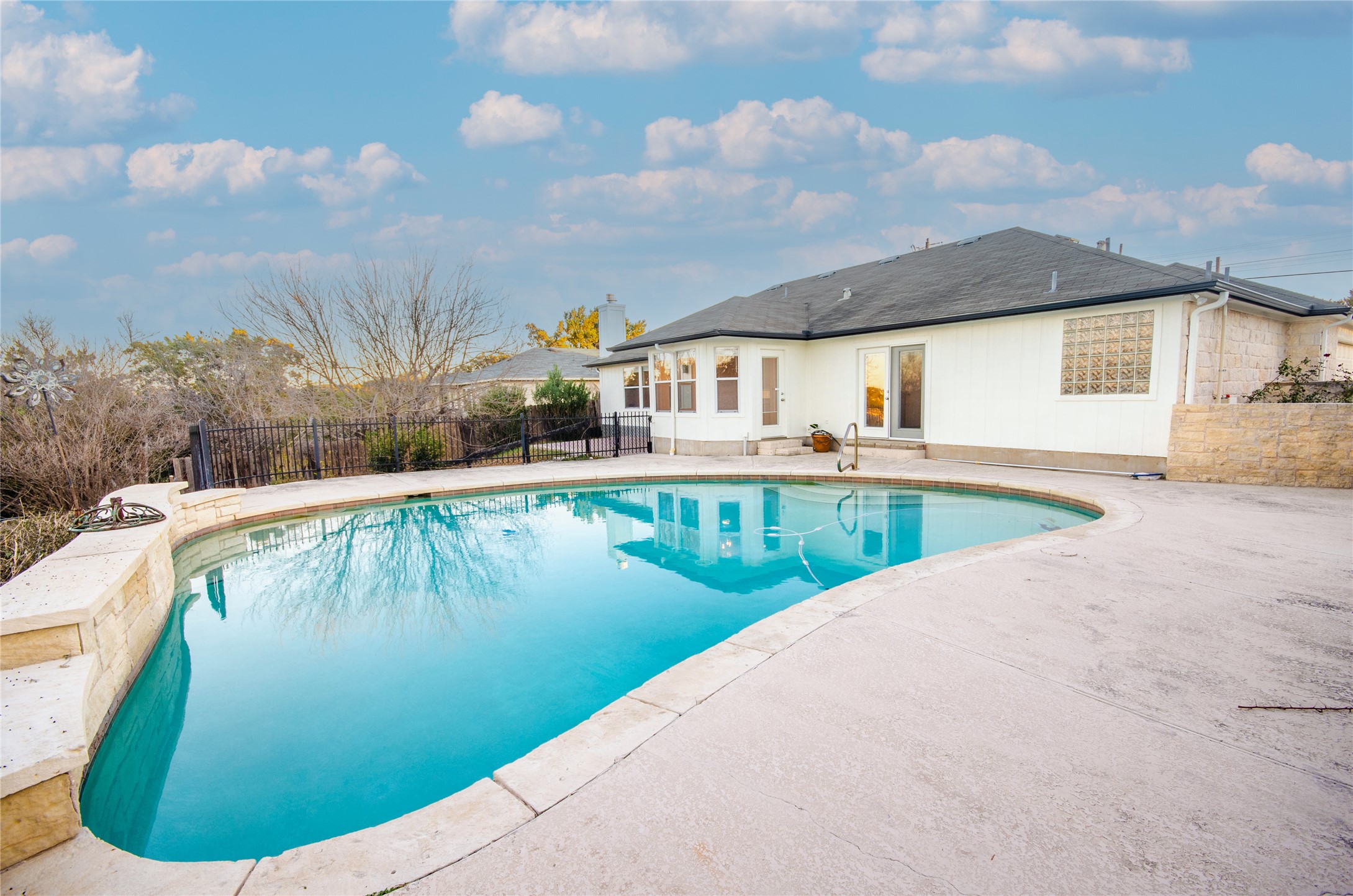 main property photo 23