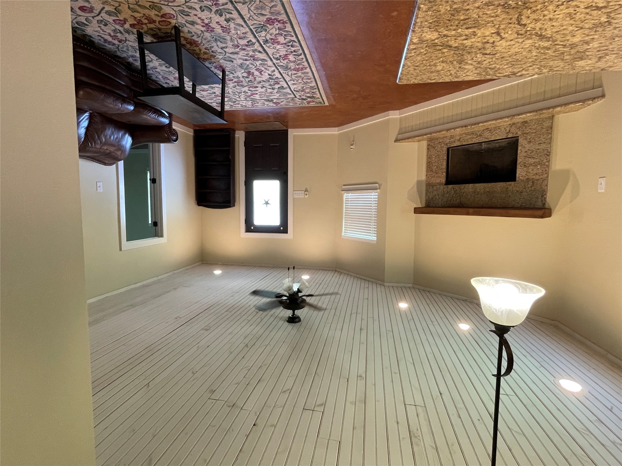 main property photo 27