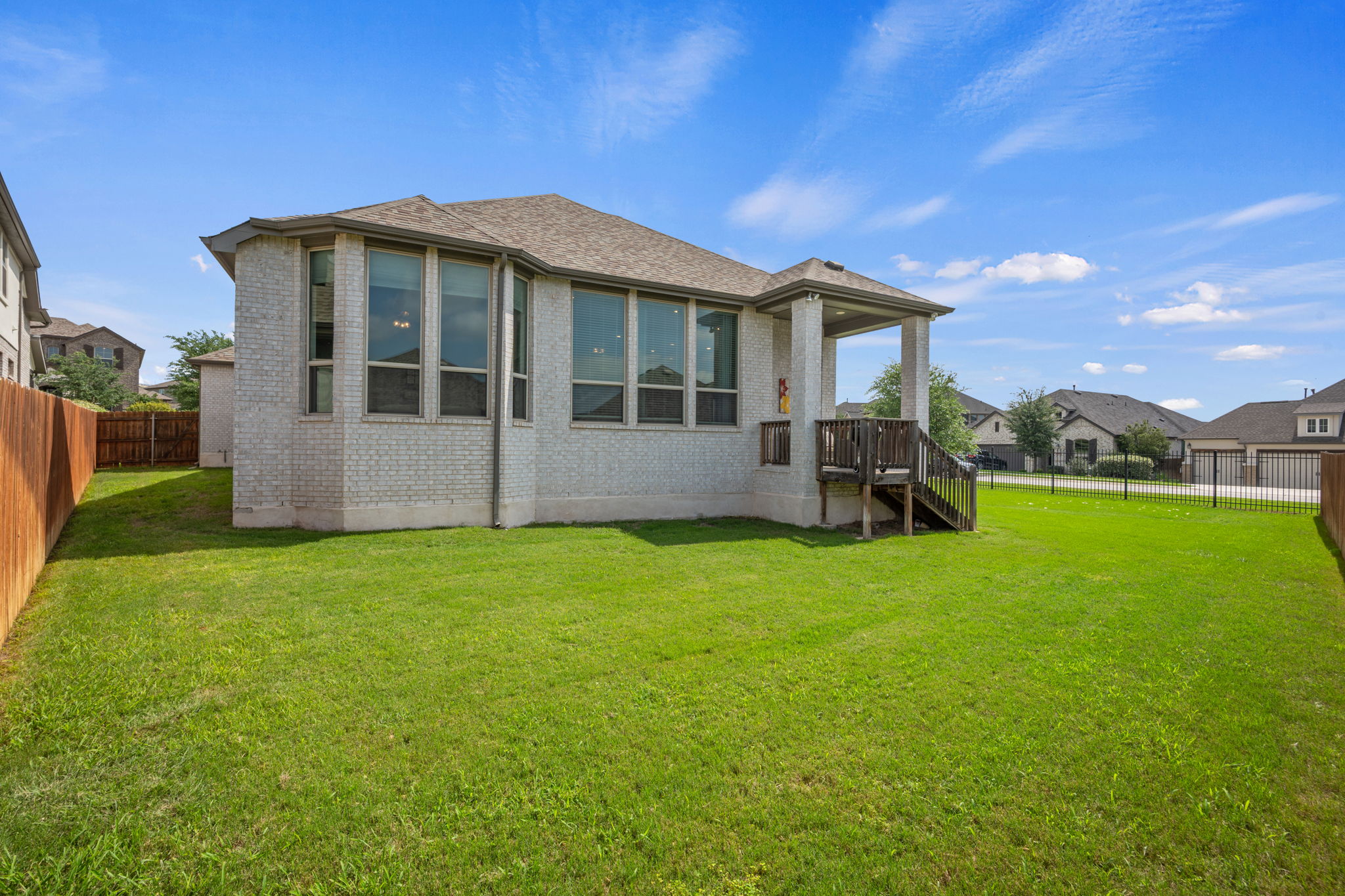 main property photo 28