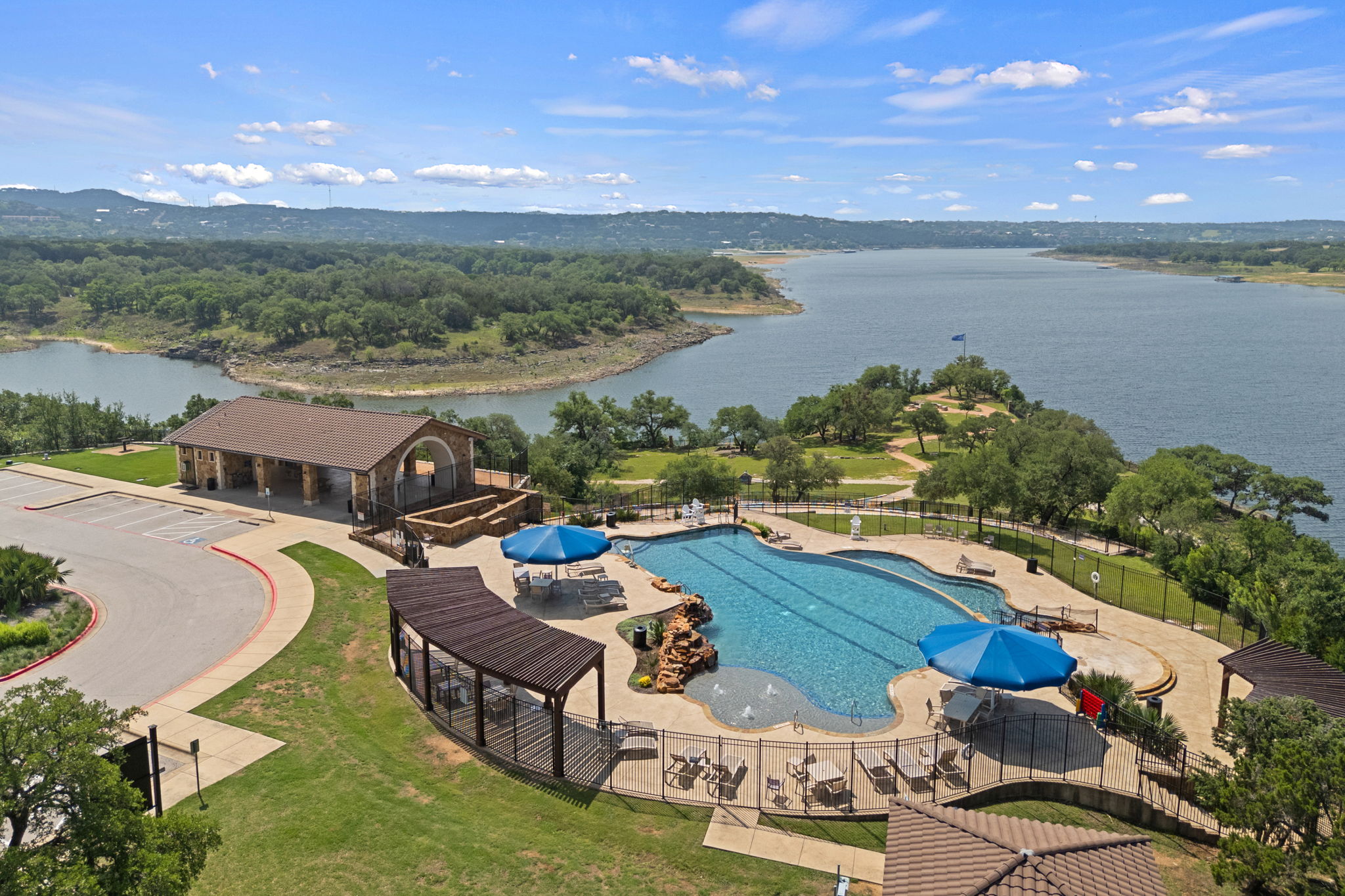 main property photo 32