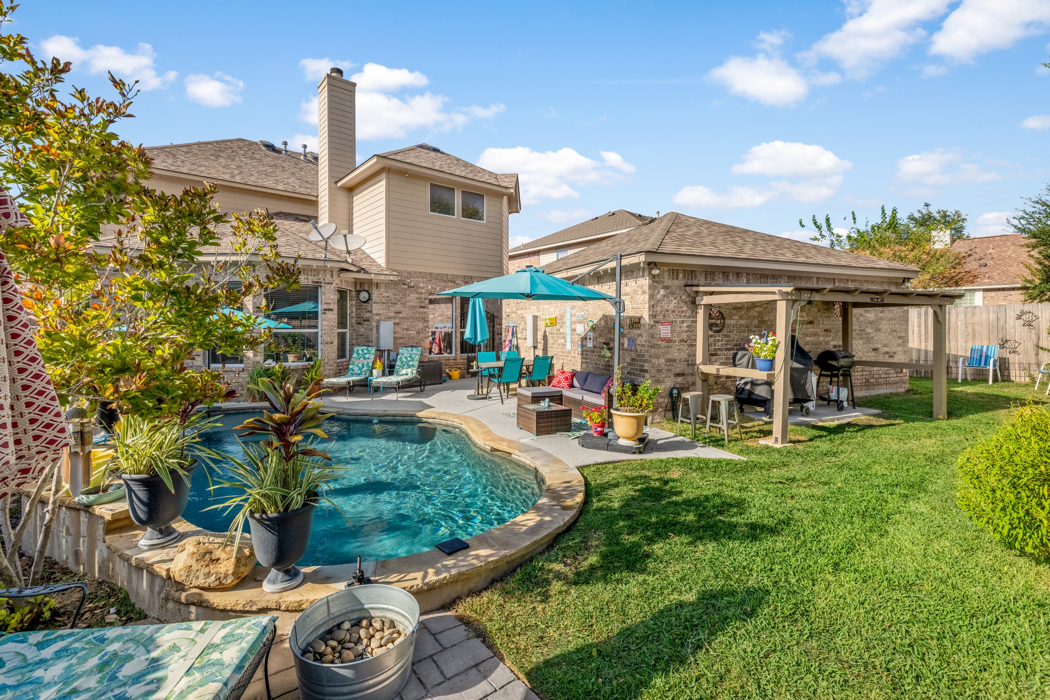 main property photo 32
