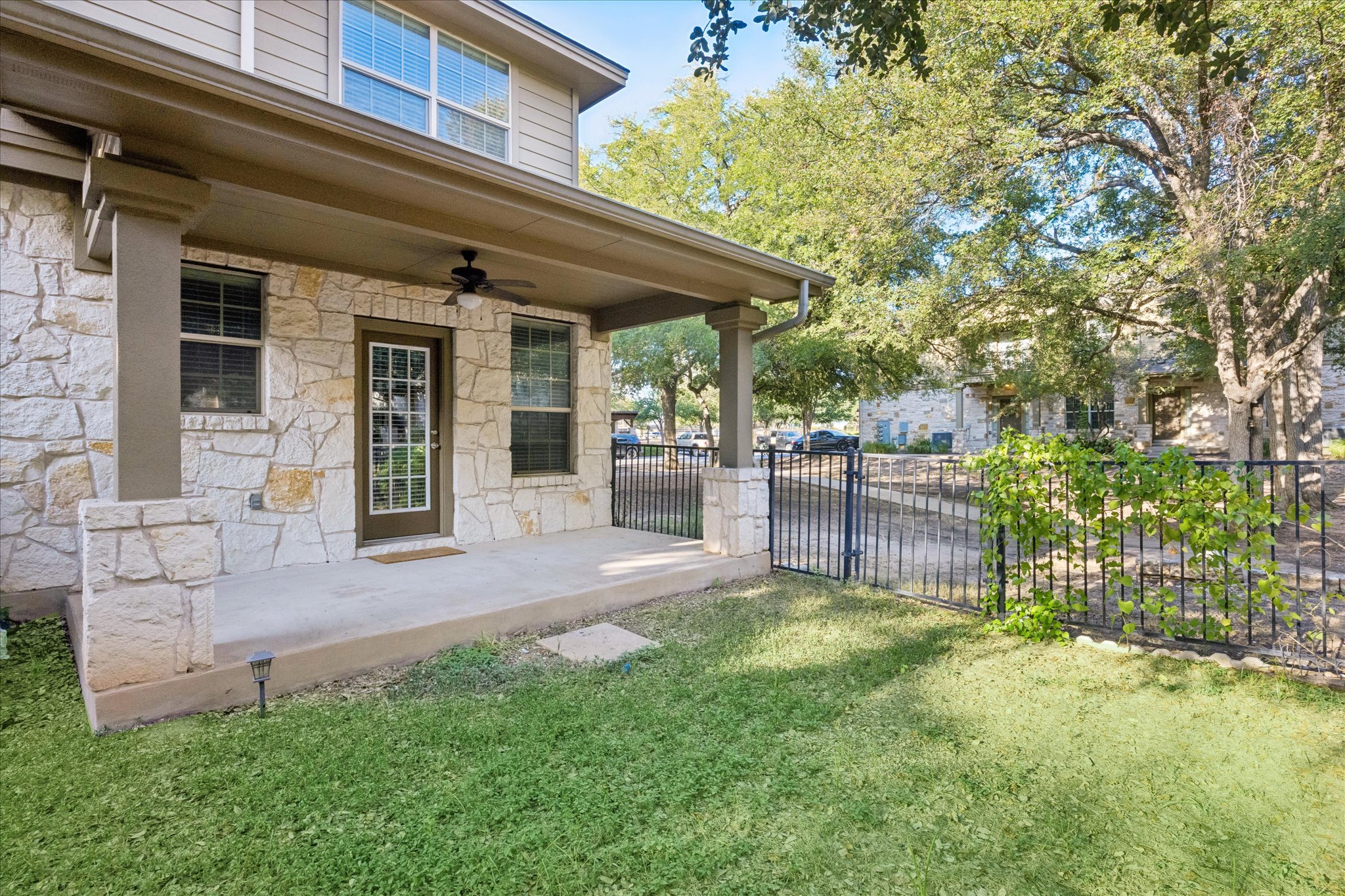 main property photo 28