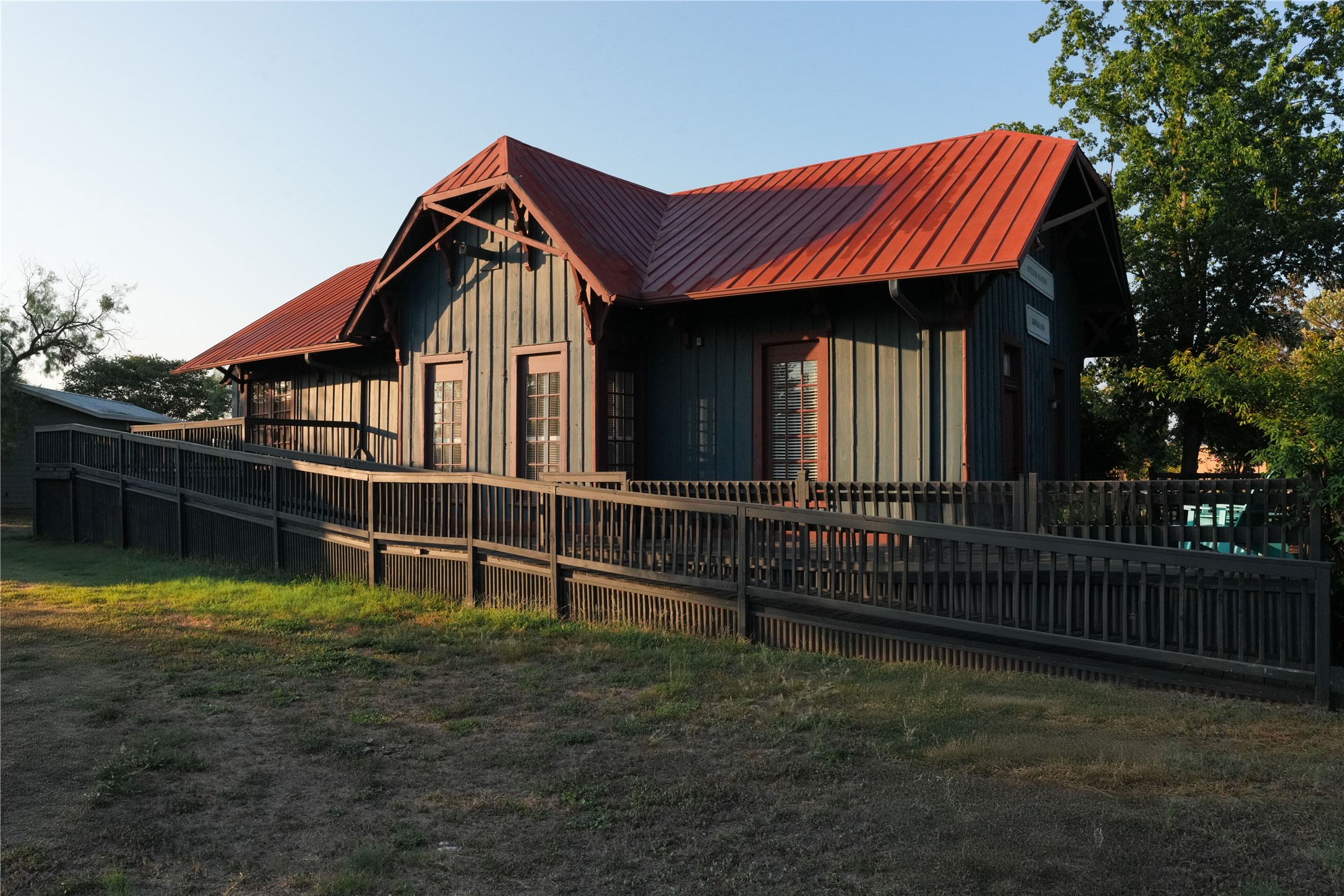 main property photo 13