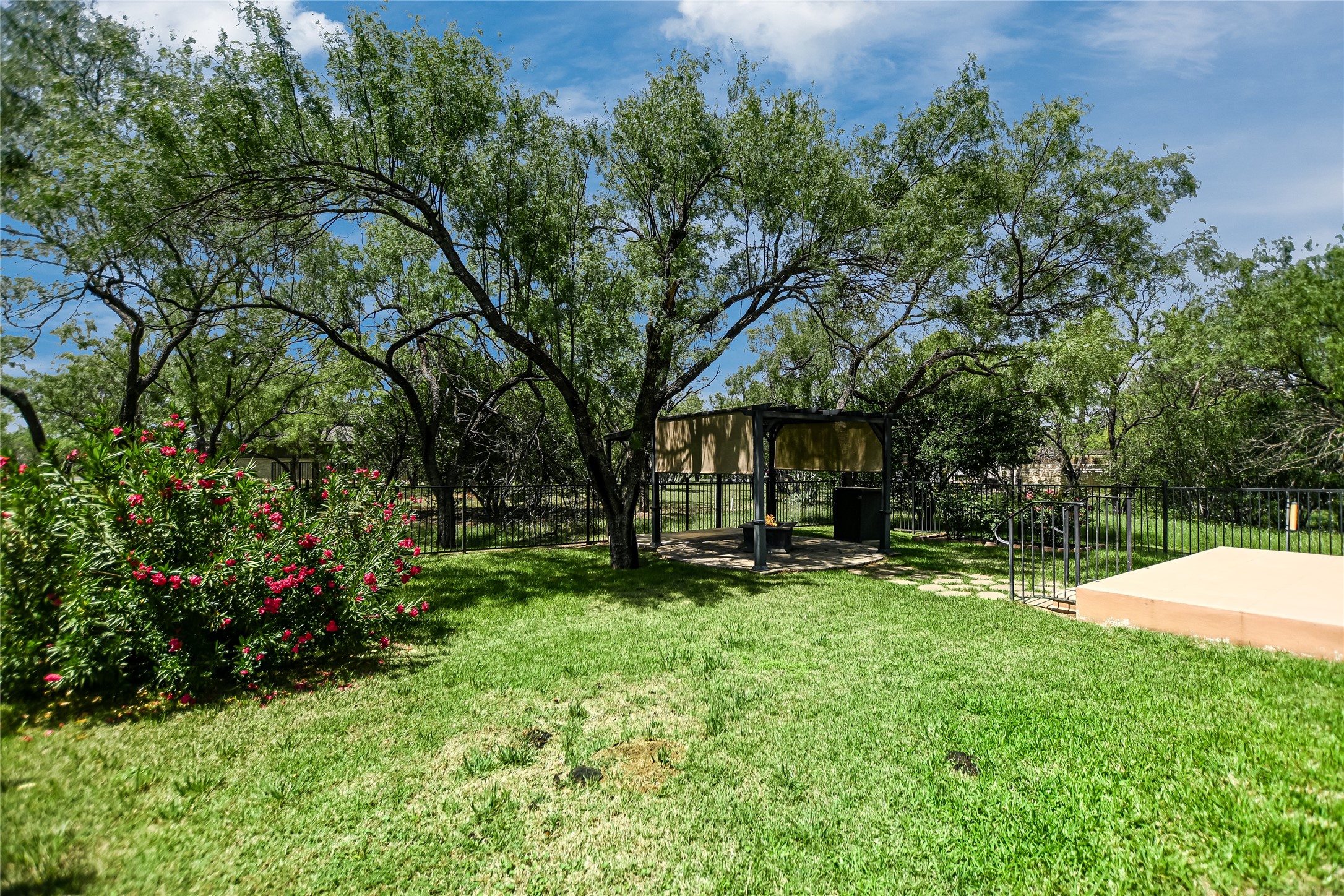 main property photo 21