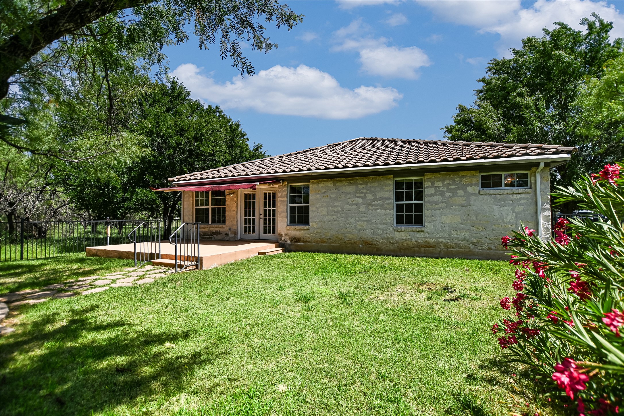 main property photo 23