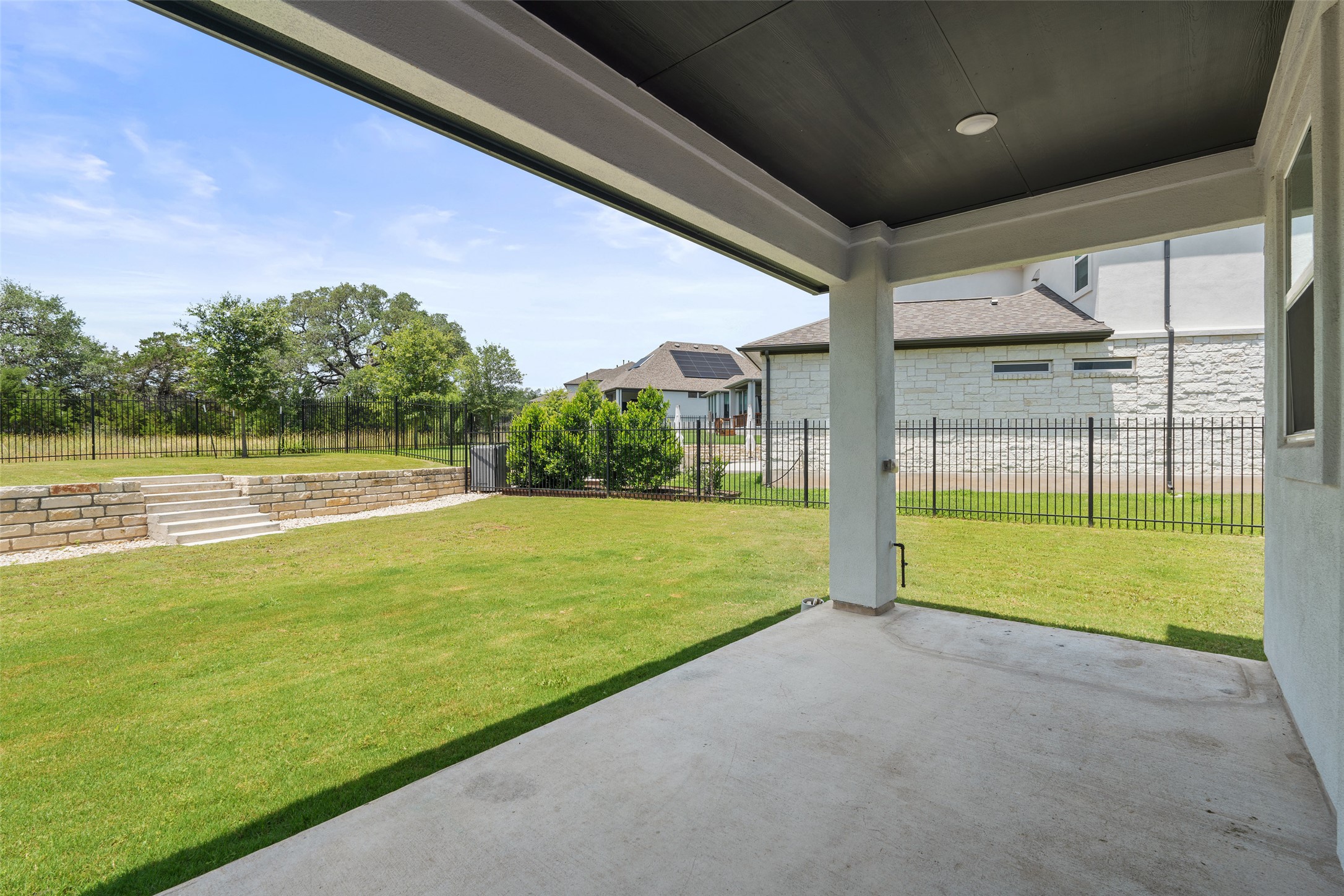 main property photo 28