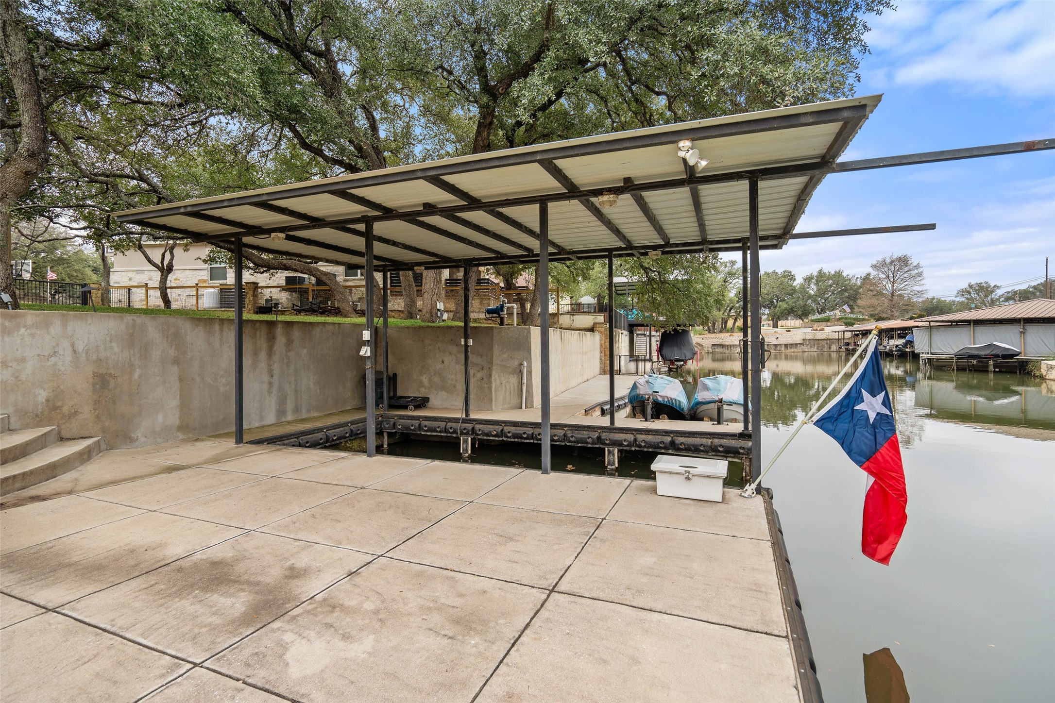 main property photo 27