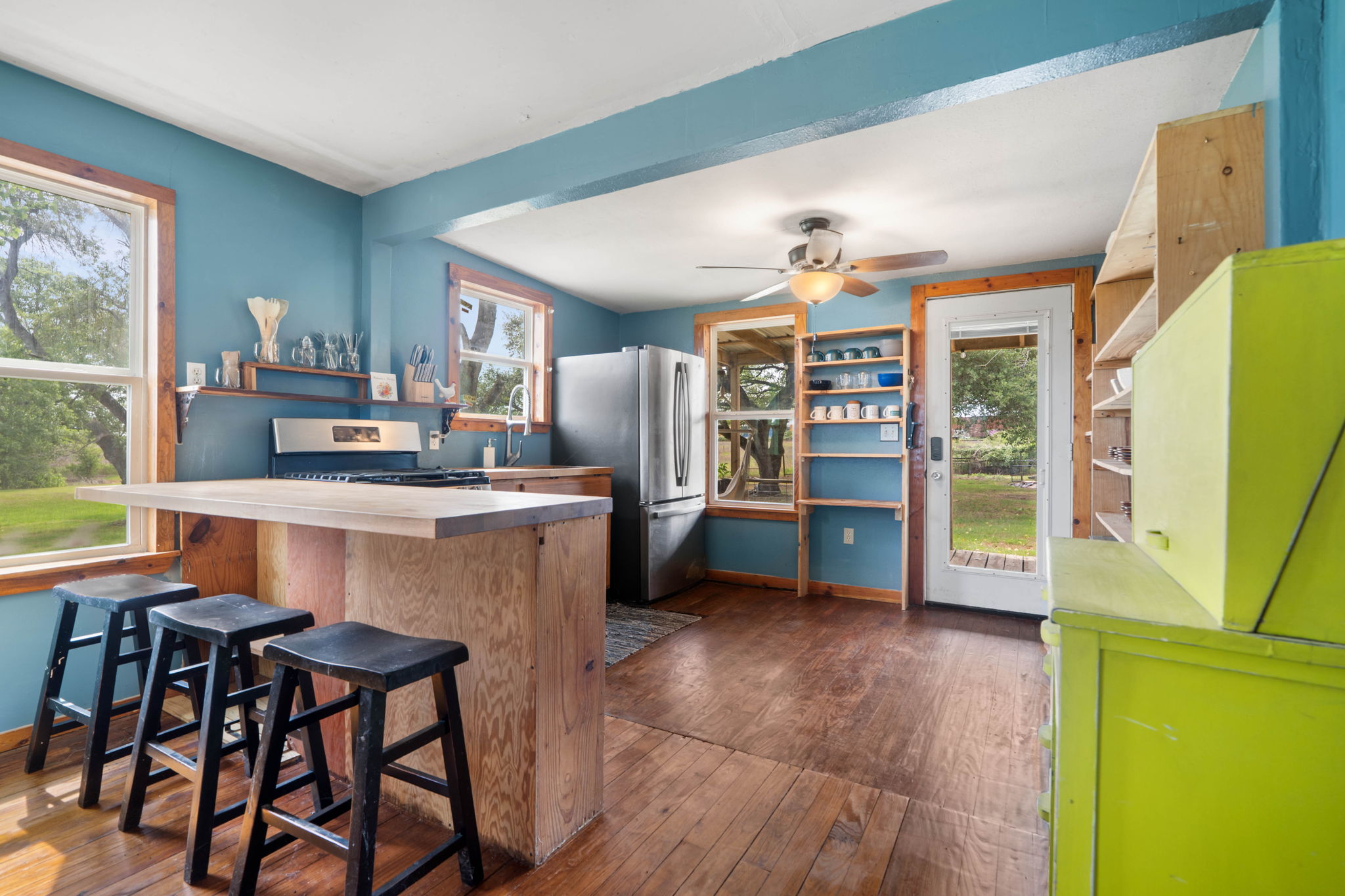 main property photo 7