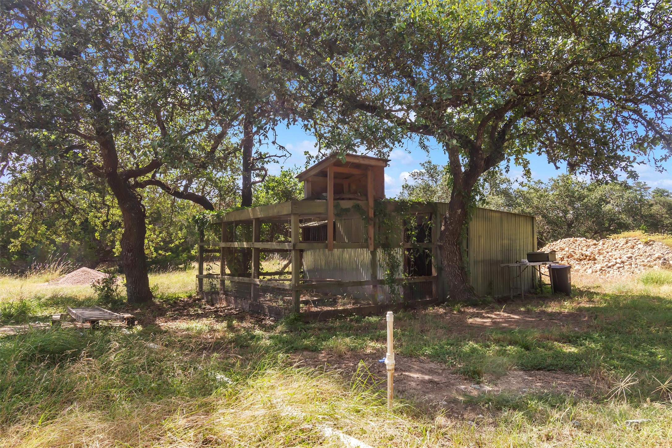 main property photo 33