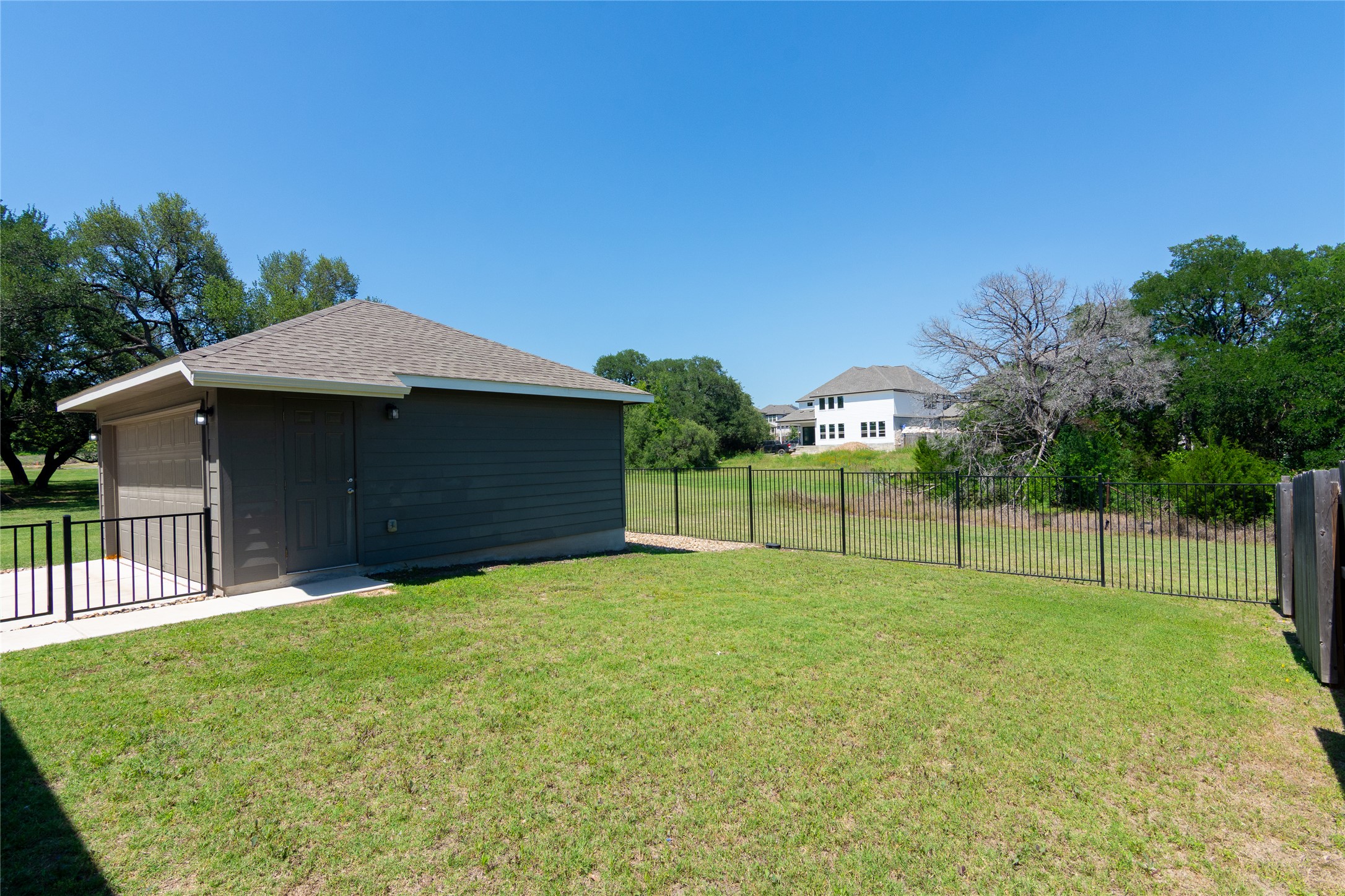 main property photo 36