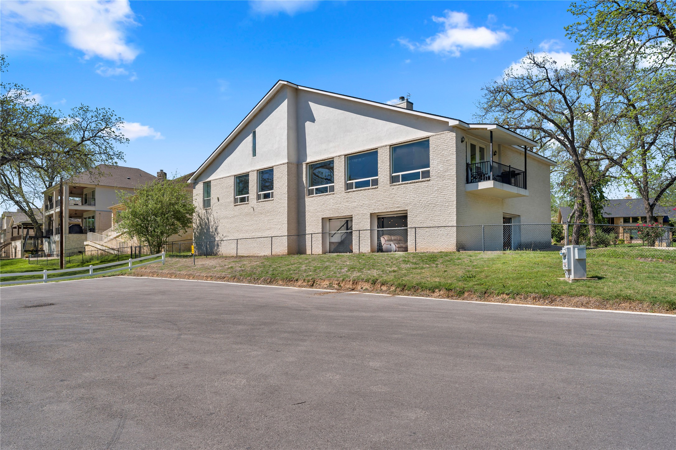 main property photo 22