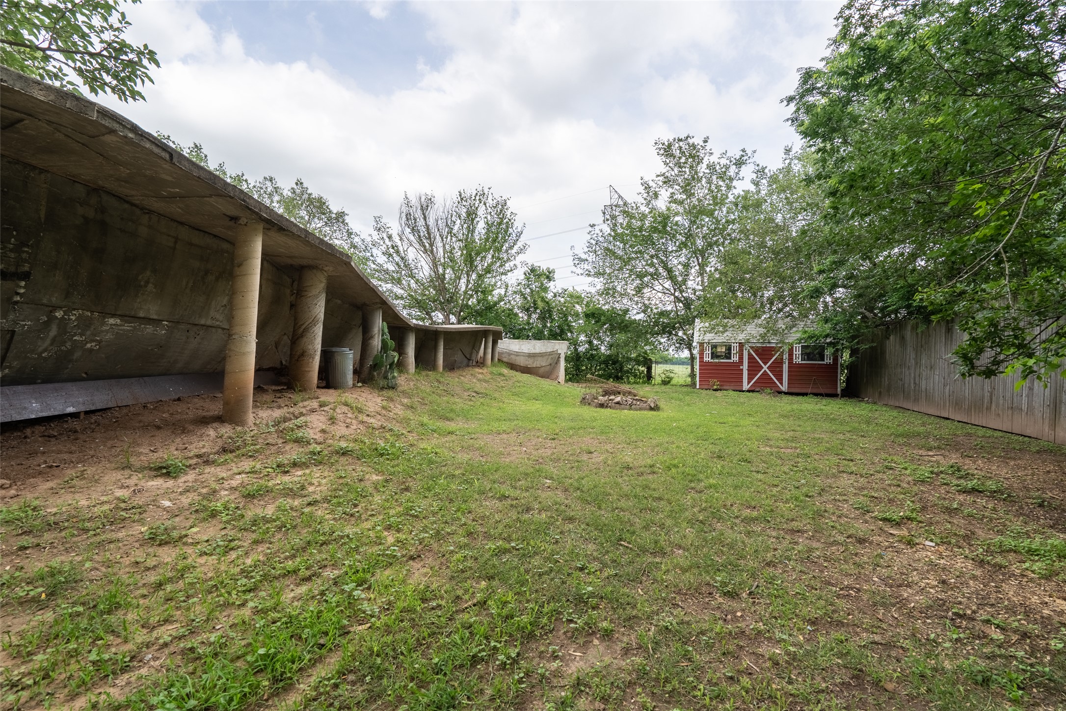 main property photo 25