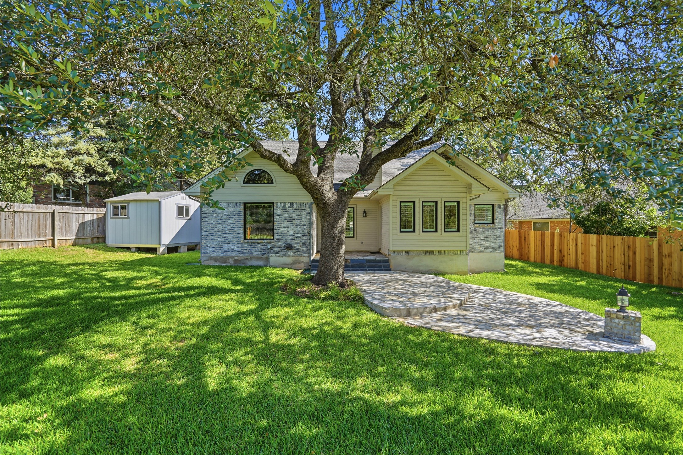 main property photo 18