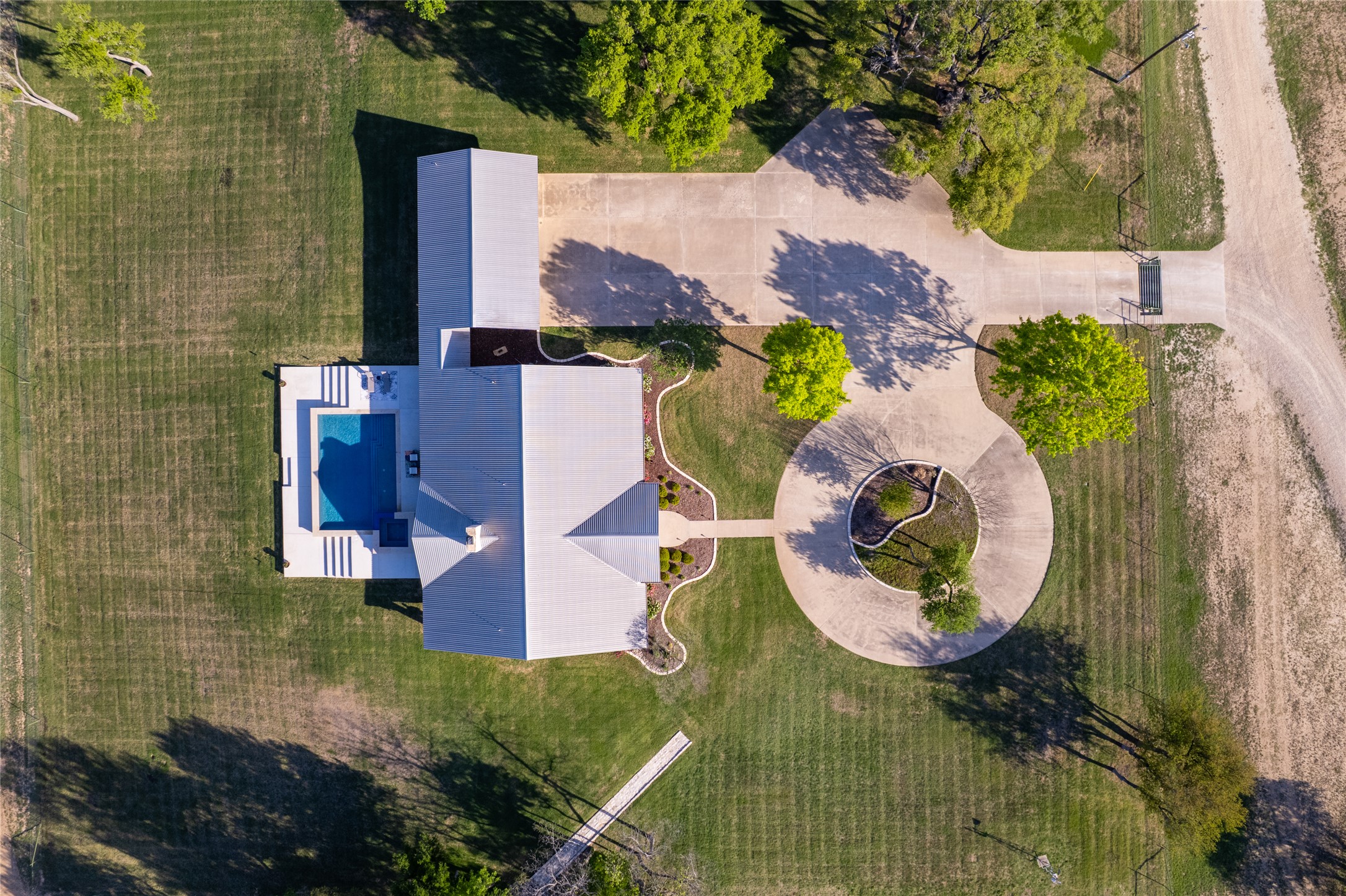 main property photo 36