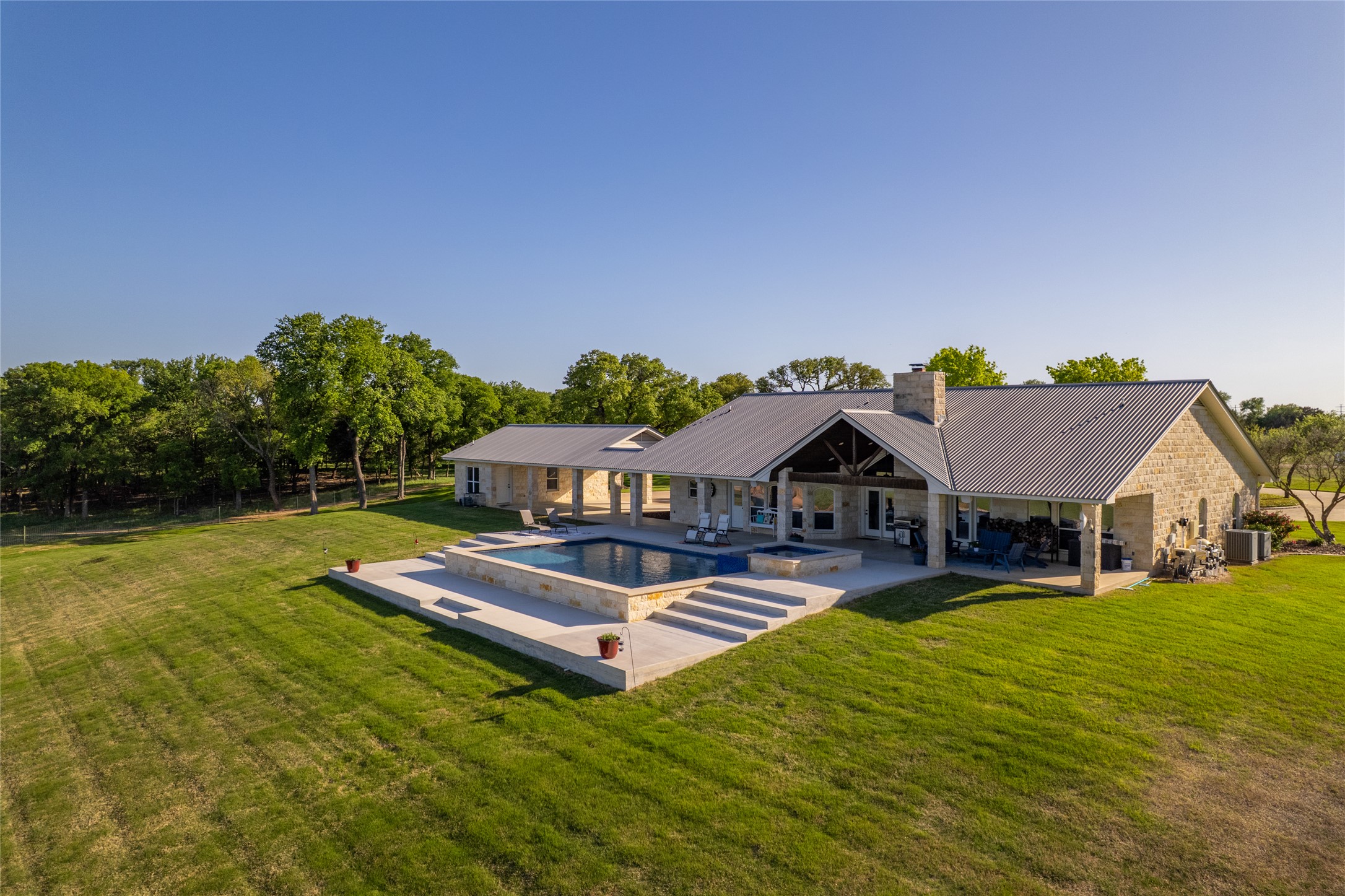 main property photo 37