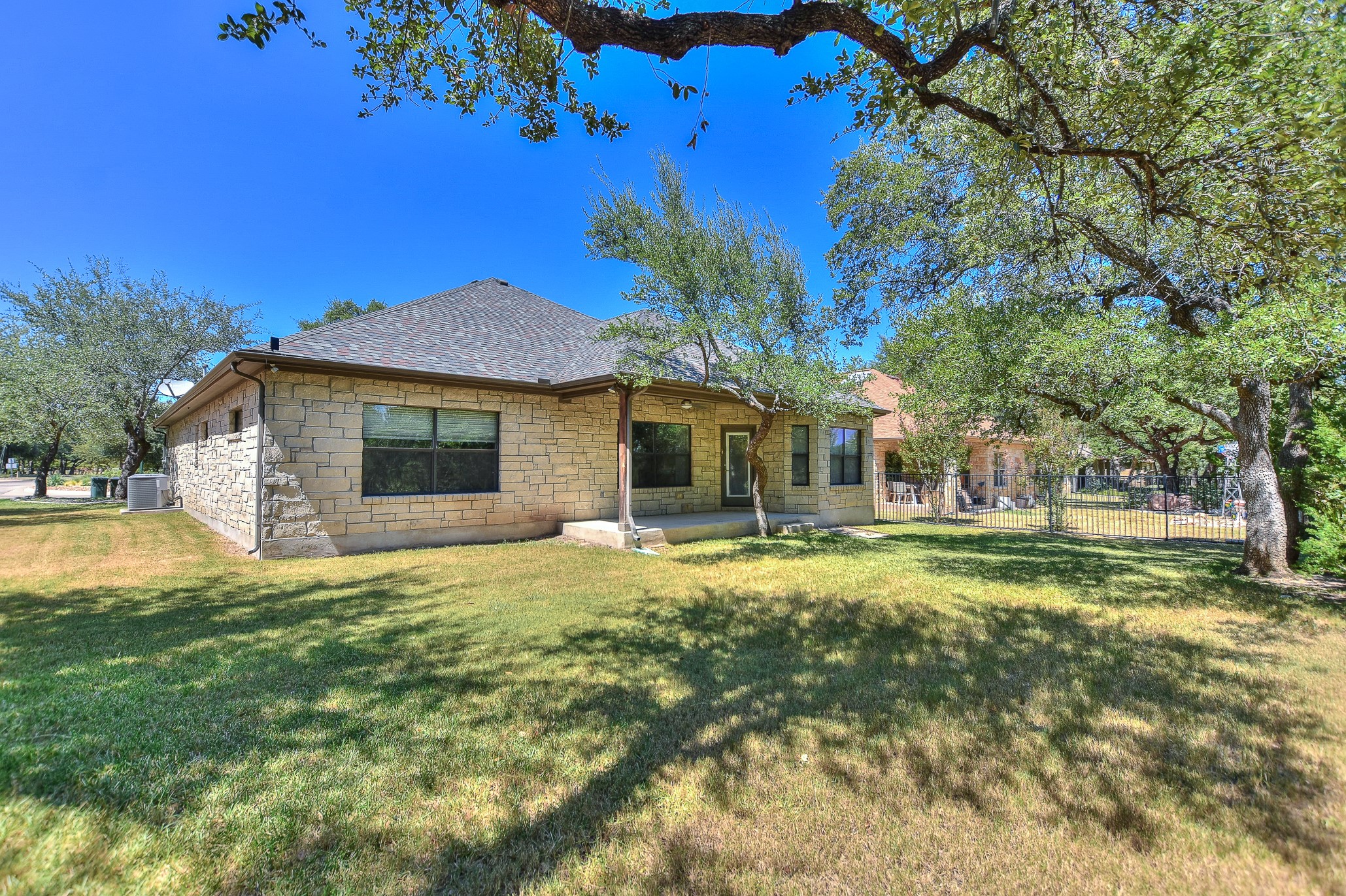 main property photo 34
