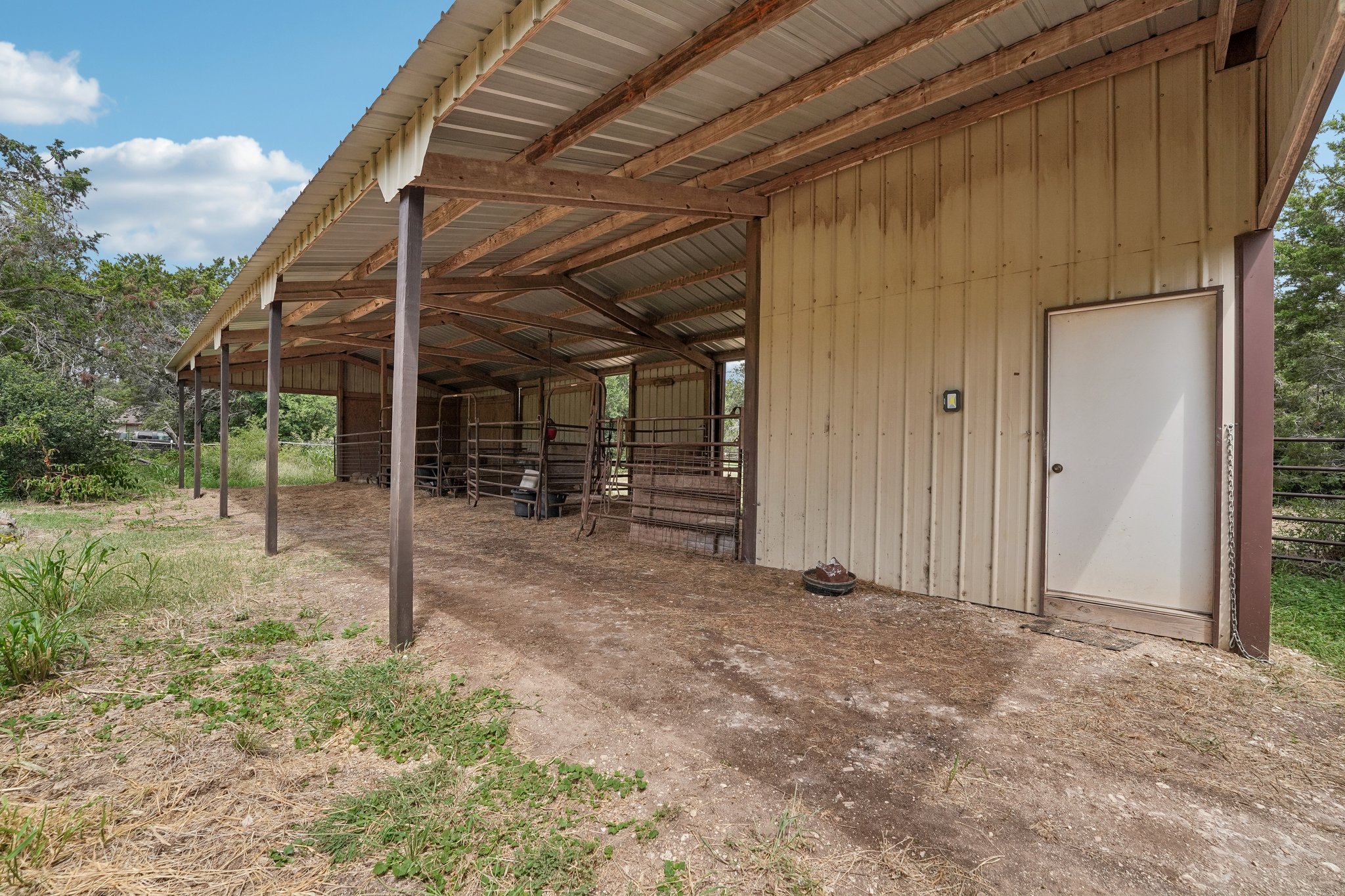main property photo 32