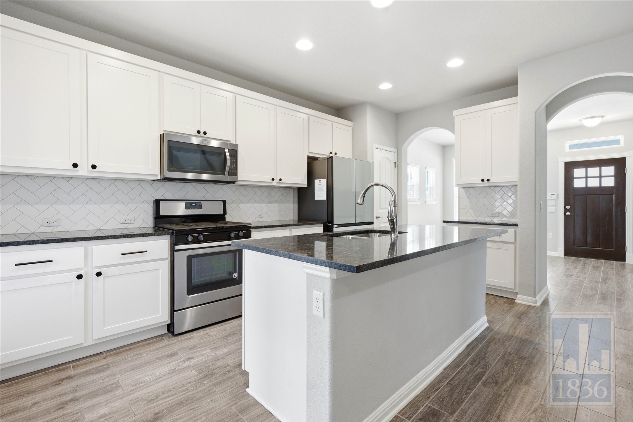 main property photo 7