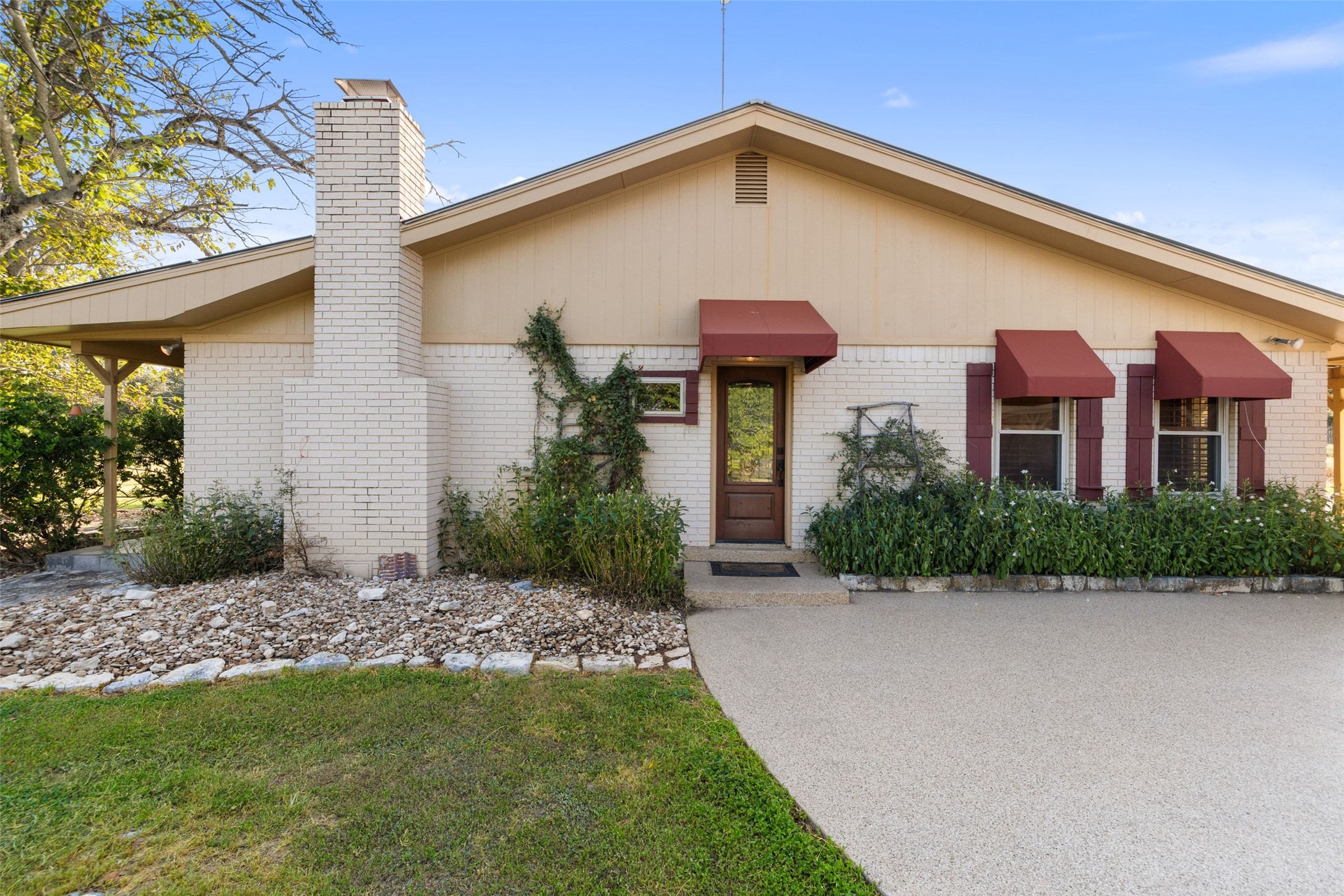 main property photo 29