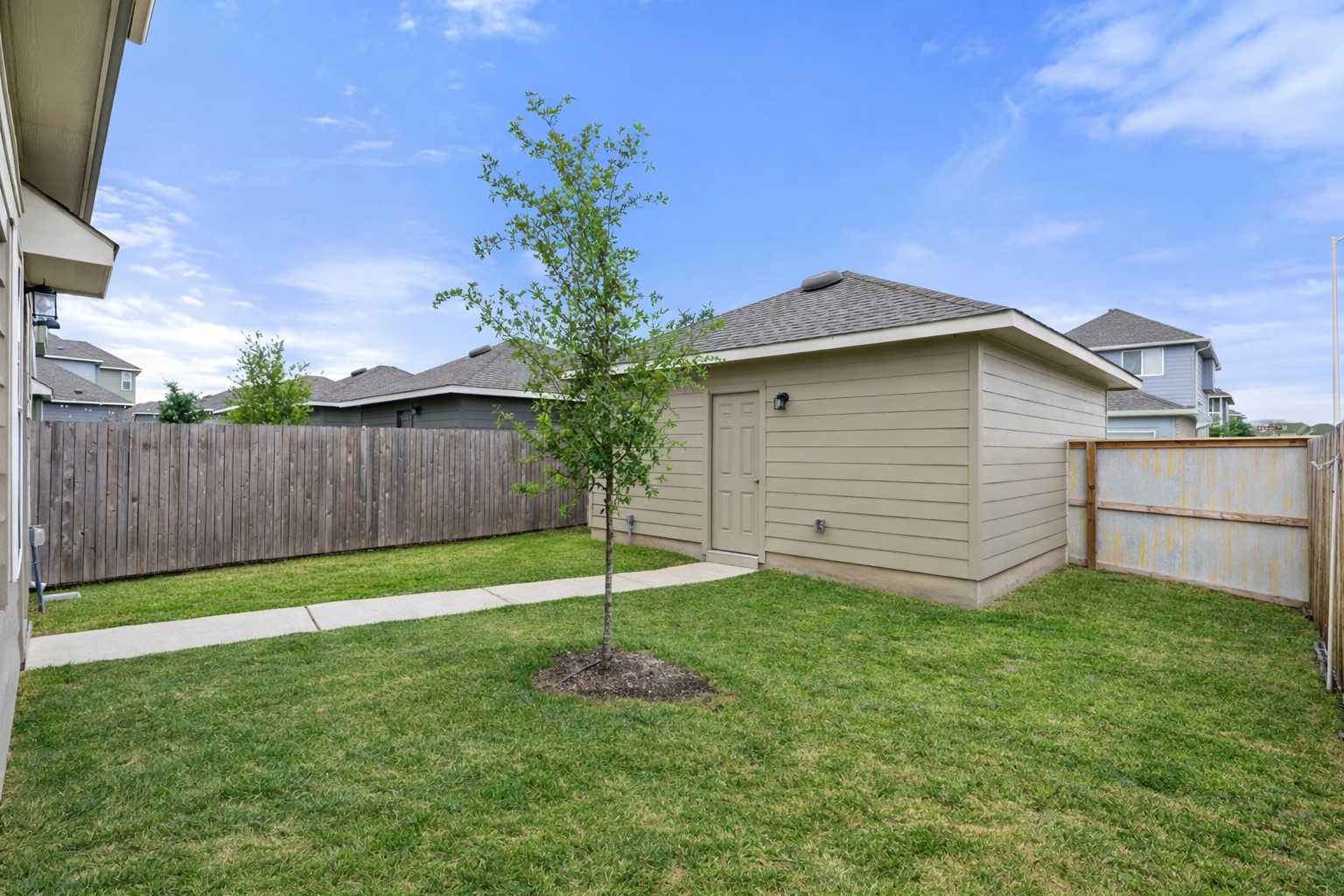 main property photo 17