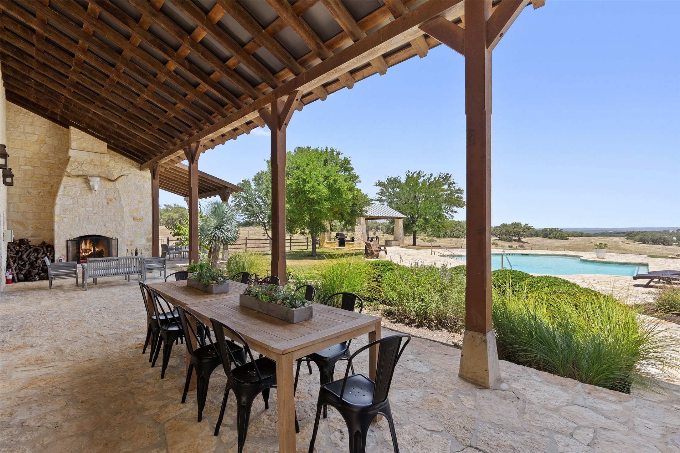 main property photo 11