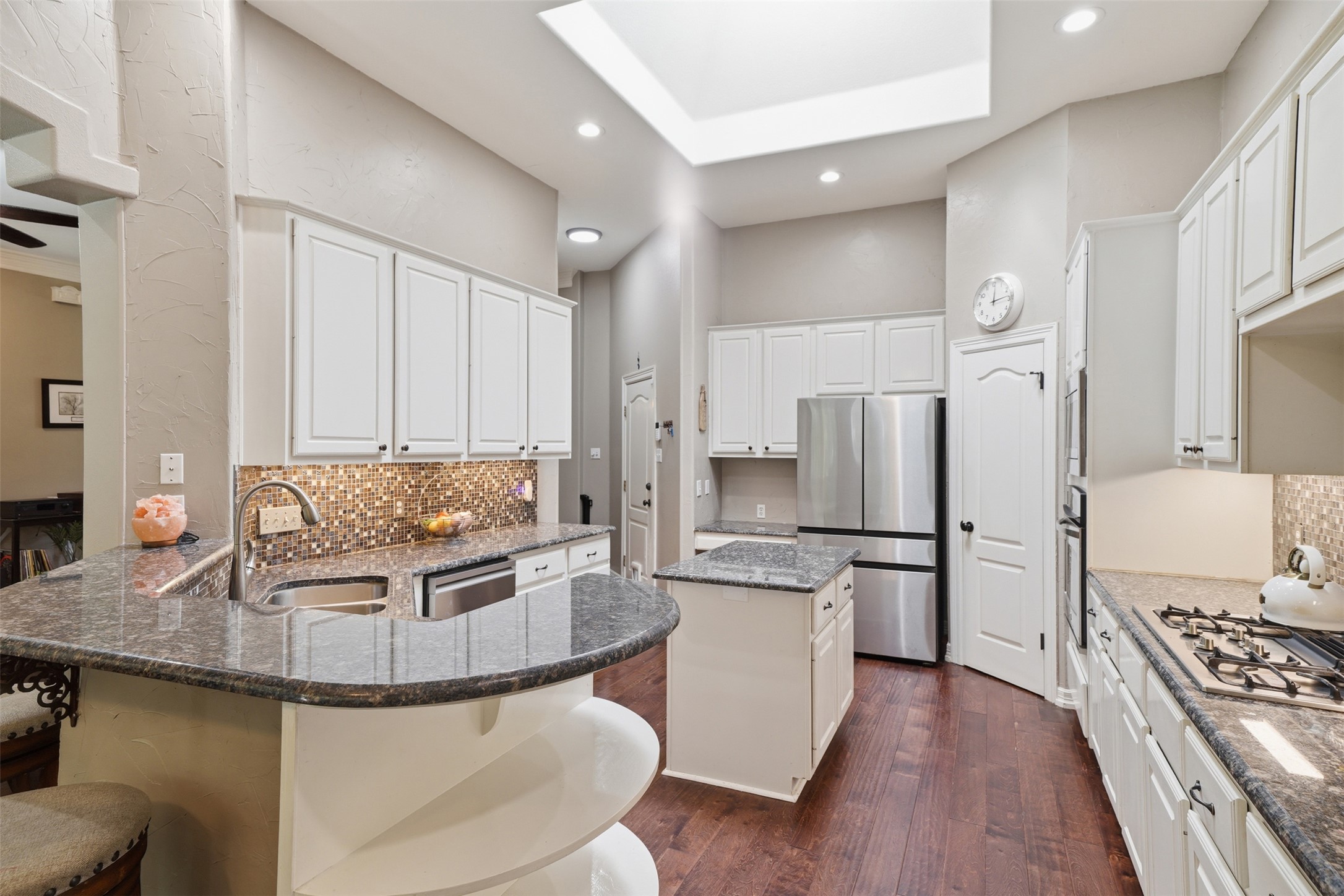 main property photo 6