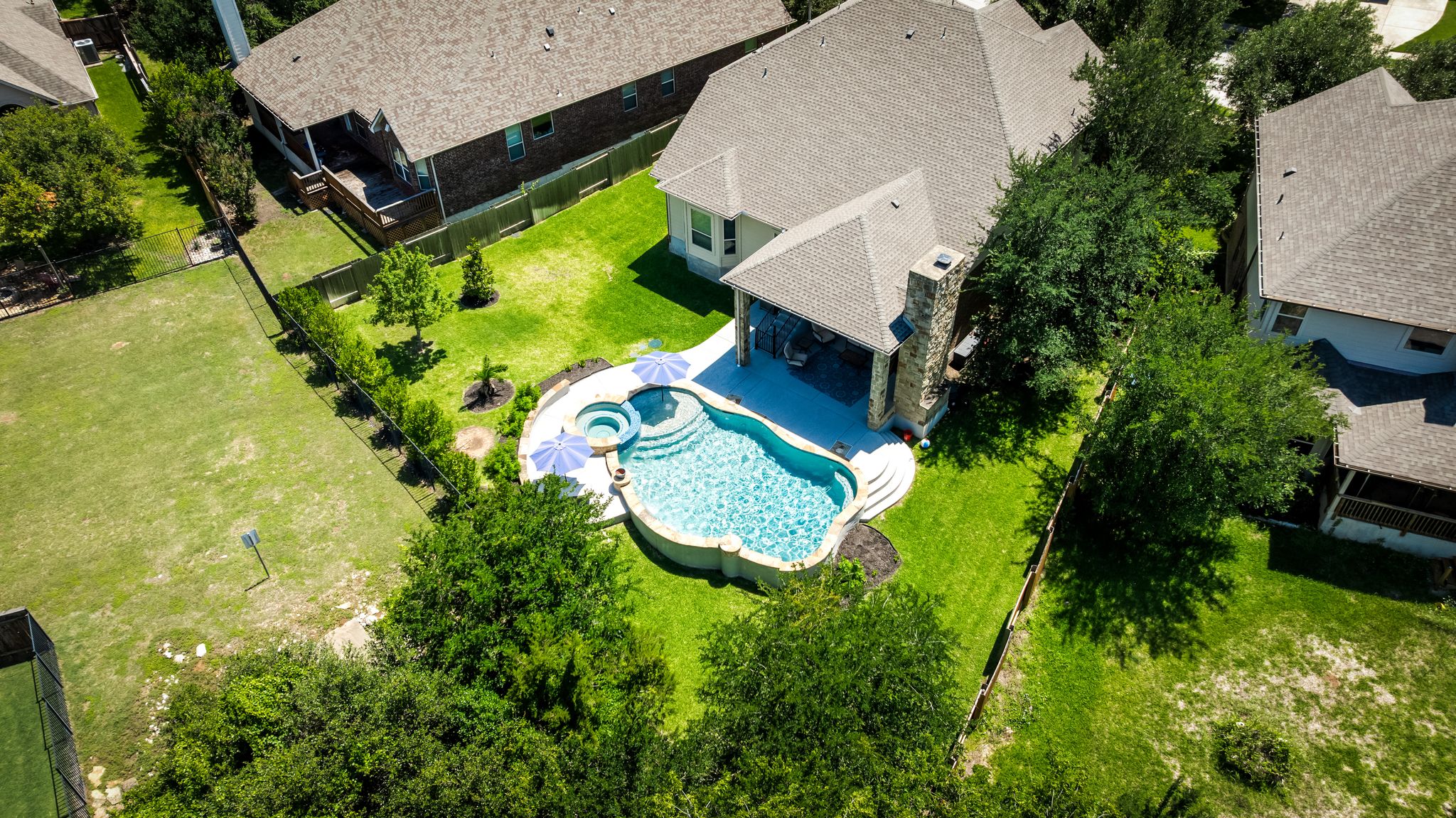 main property photo 37